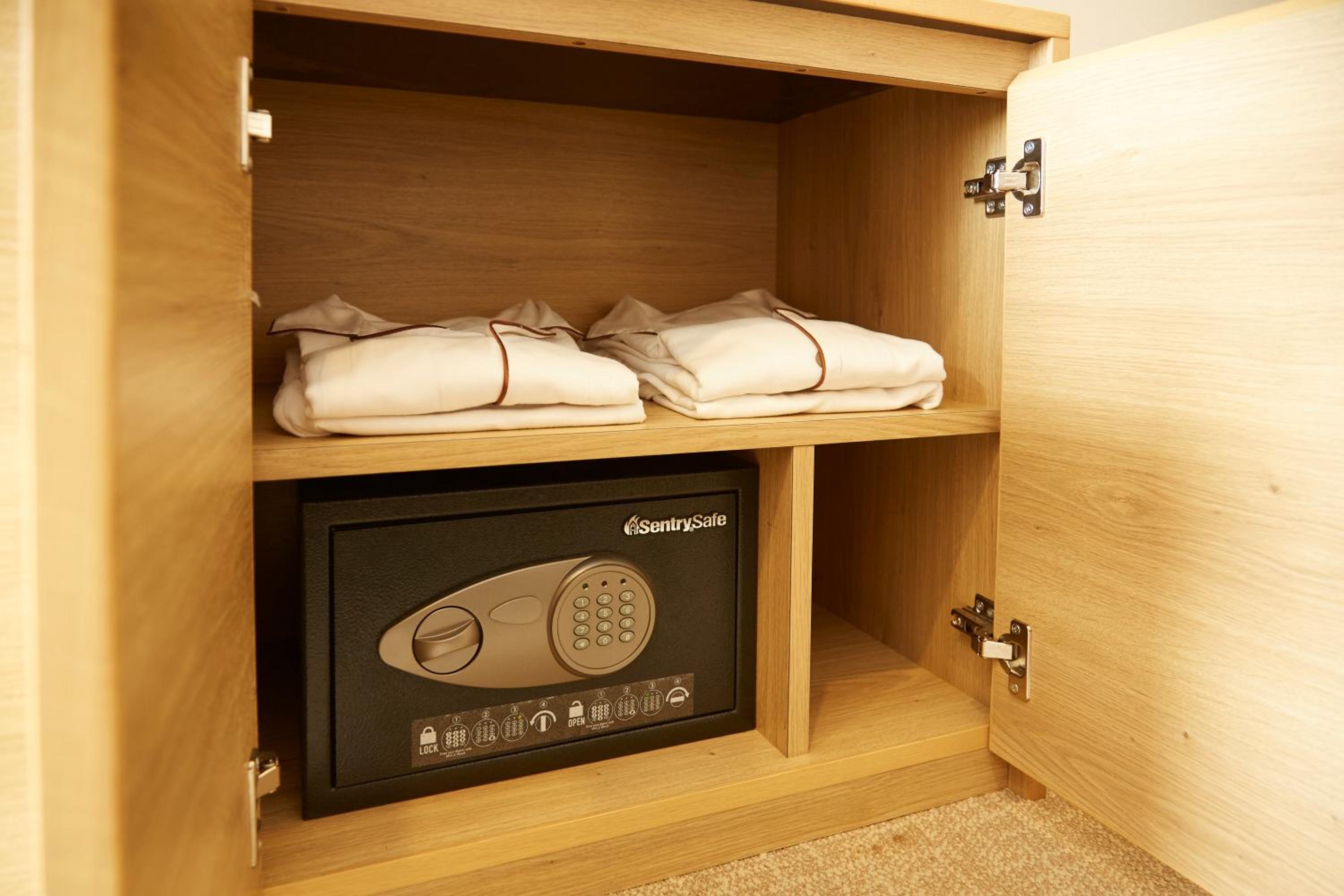 Room Selected At Check-In (1 Adult) - Bed Type Not Guaranteed photo 2