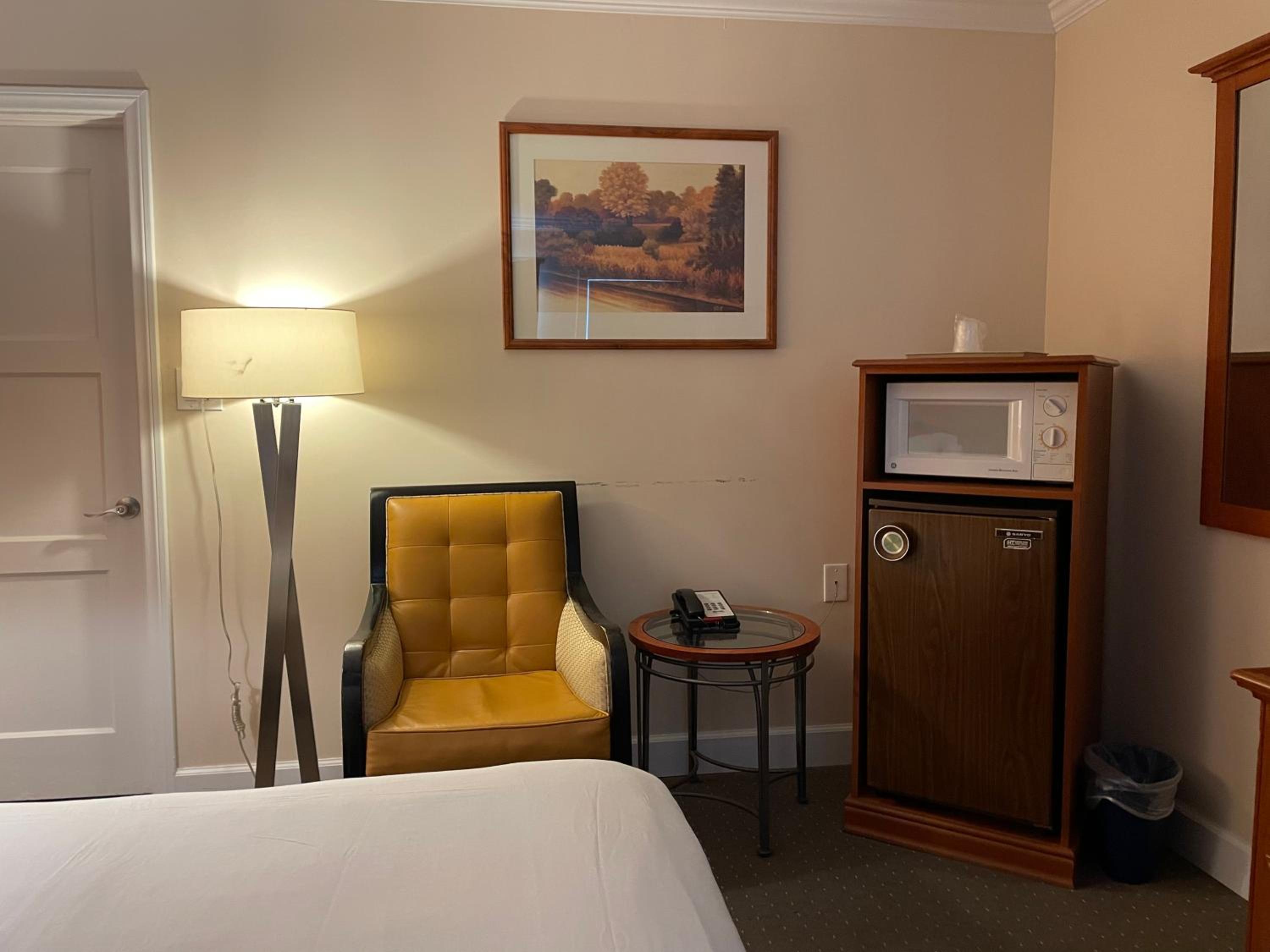 Queen Room - Non-Smoking - Photo 4