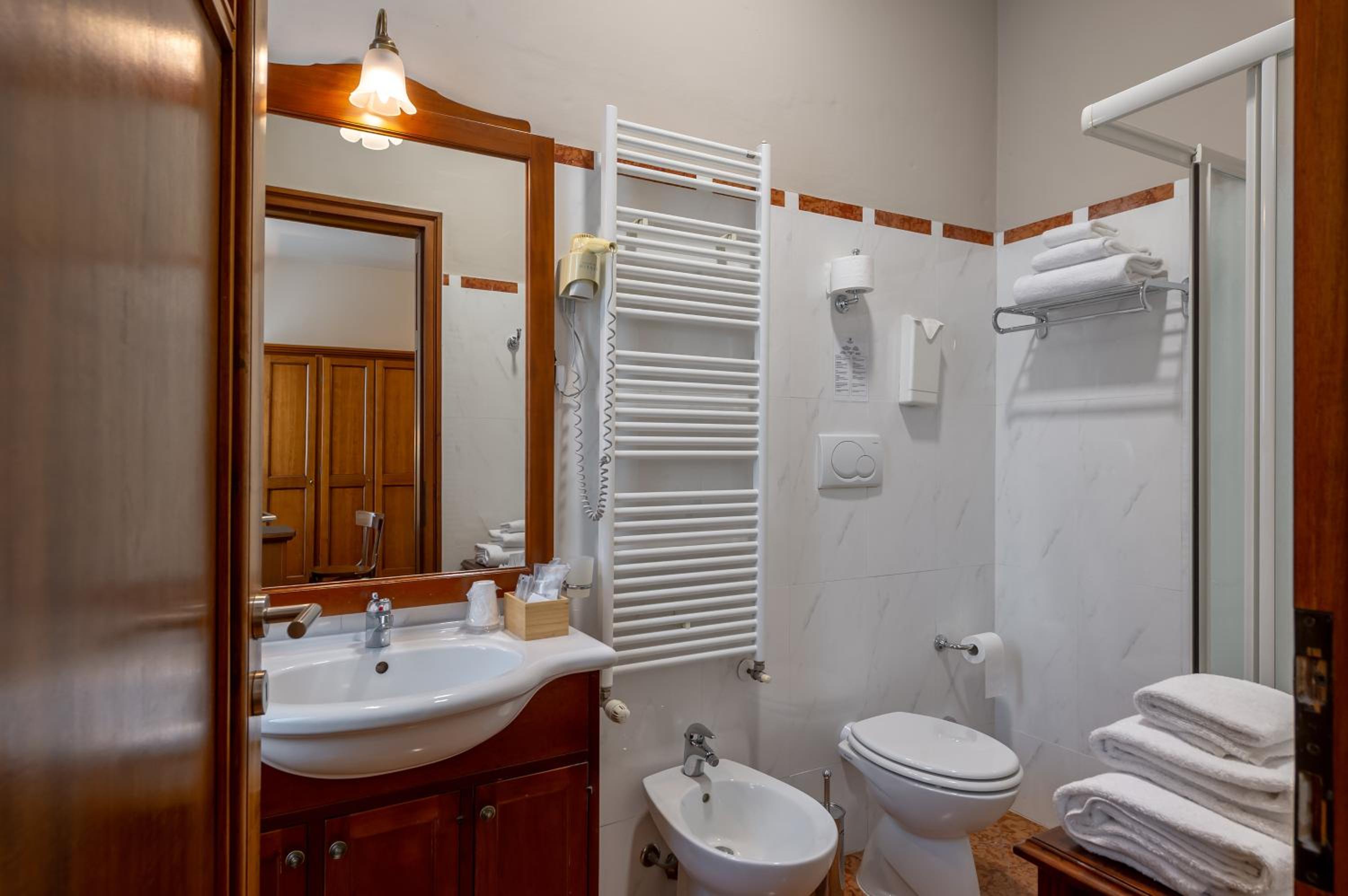 Double or Twin Room - Photo 2