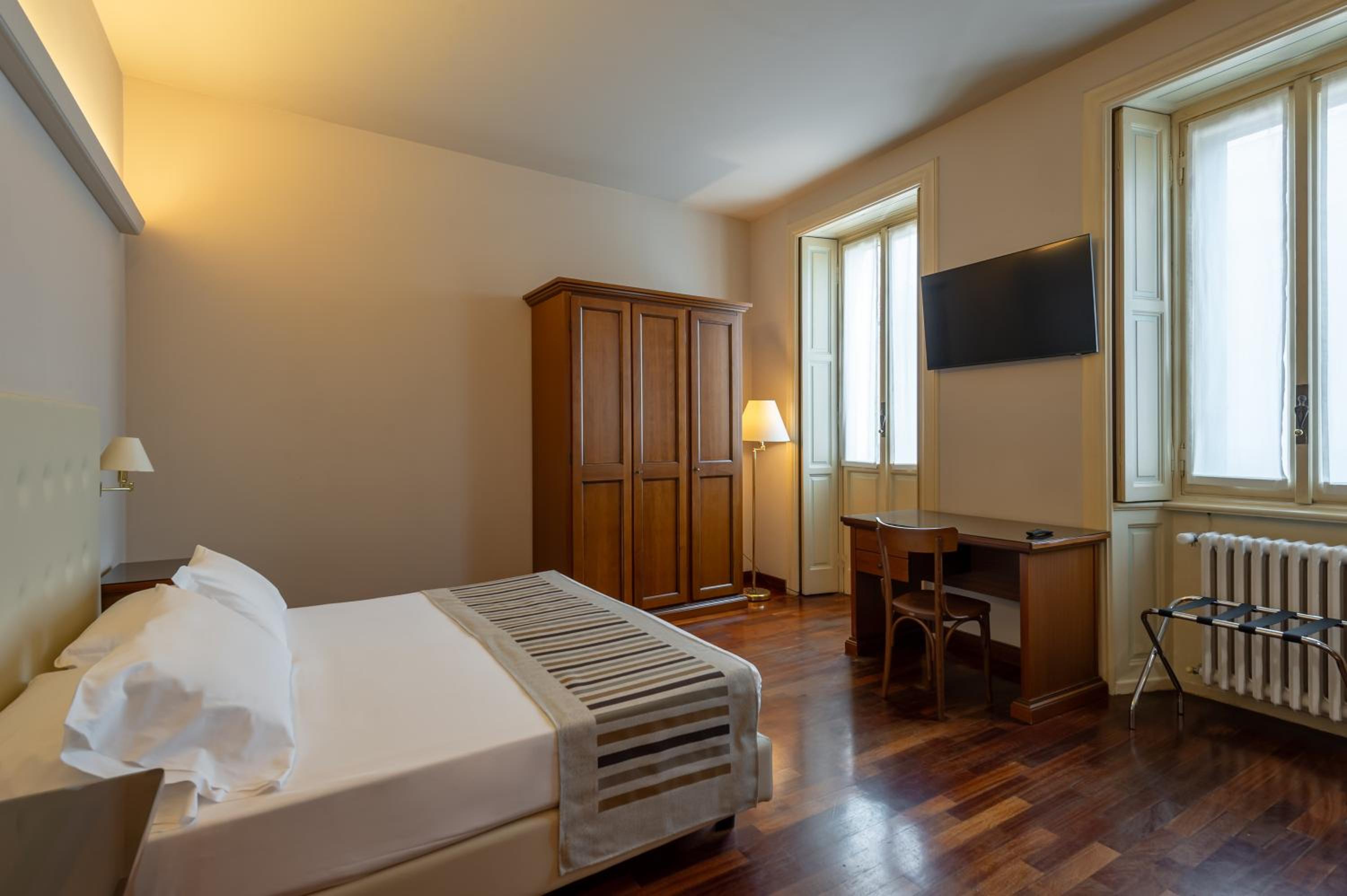 Double or Twin Room - Photo 4
