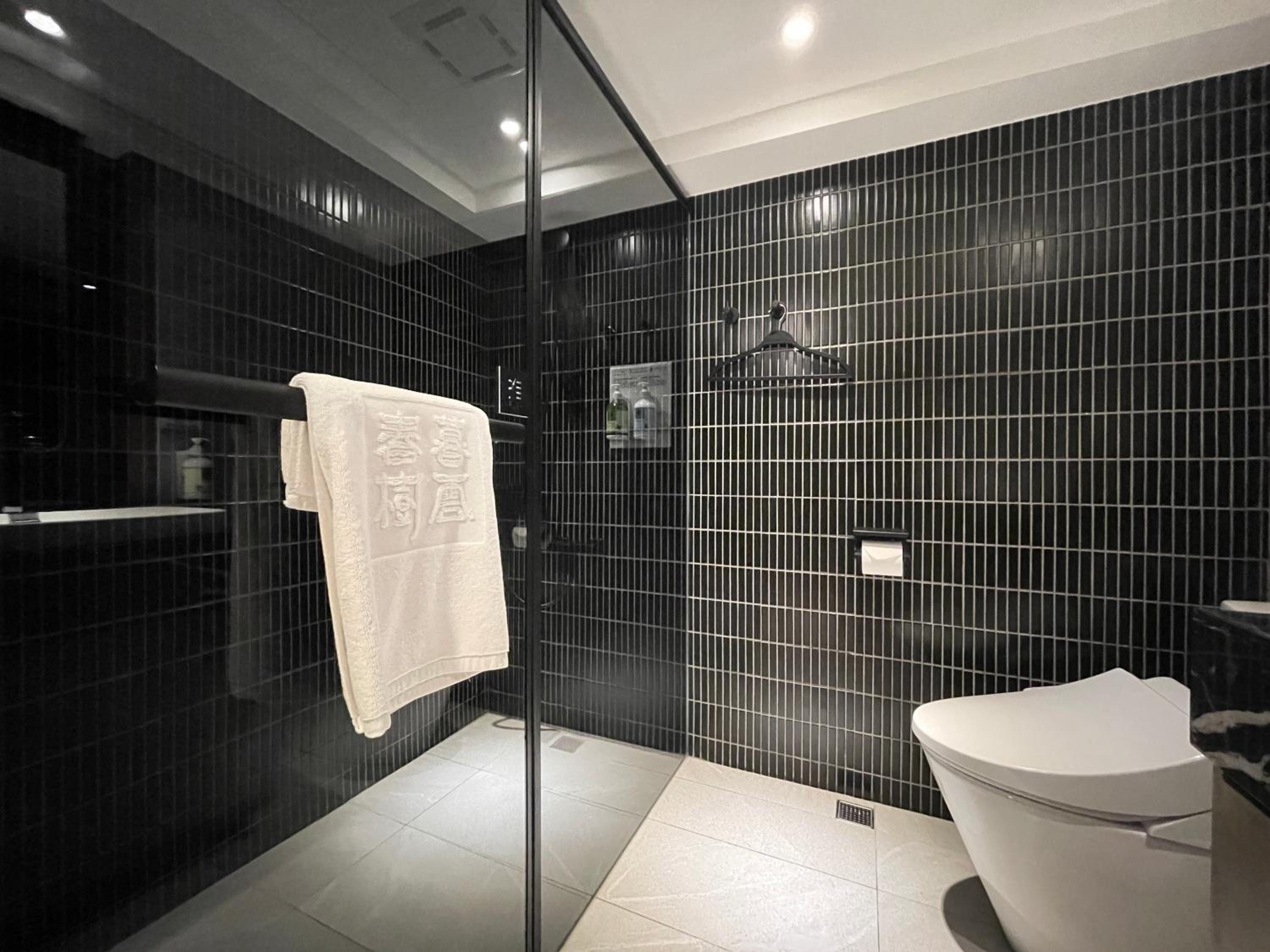 Standard Double Room - Photo 10