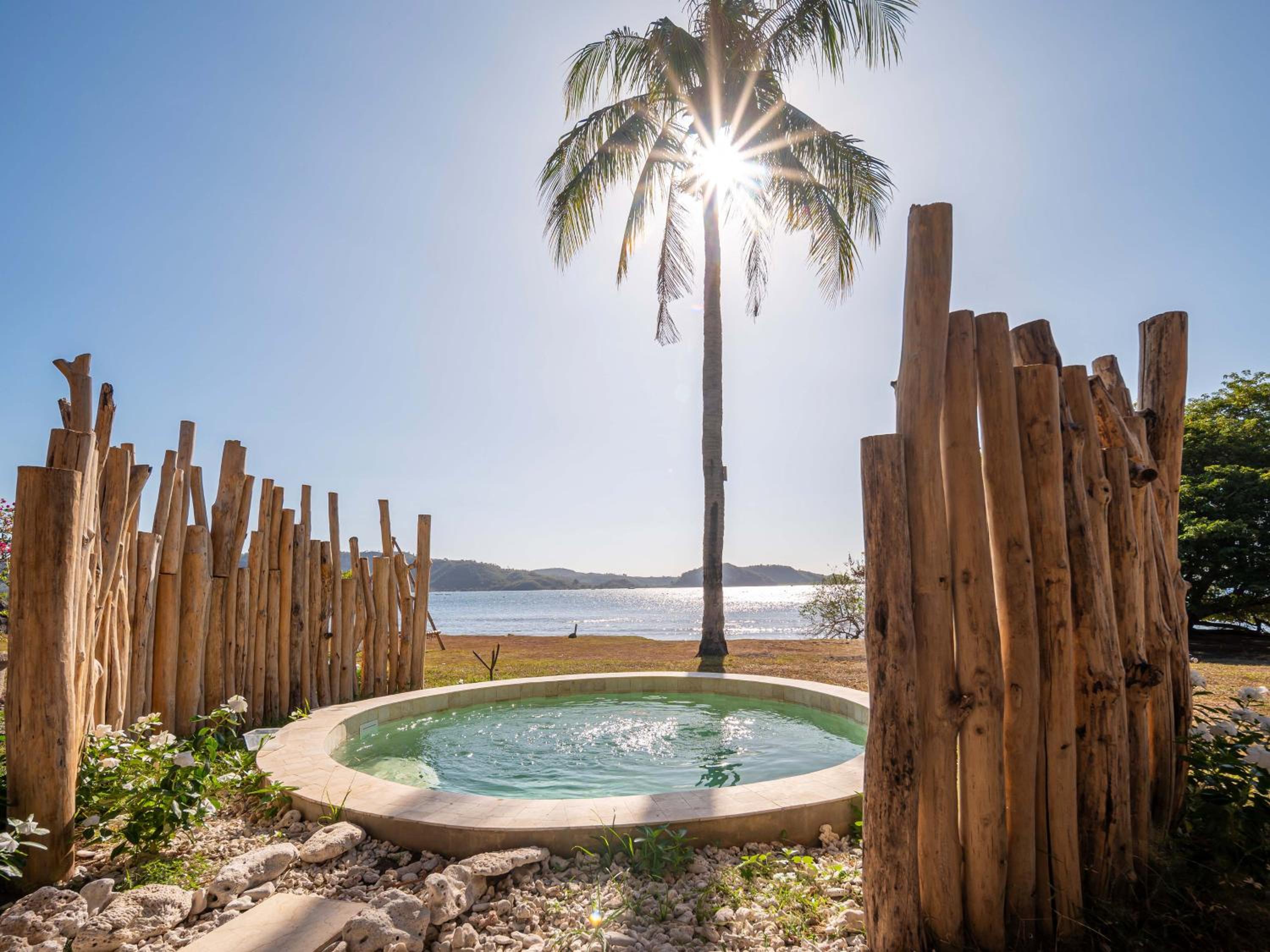 Beach Villa with Pool - Free return boat from Kores Harbor to Gili Asahan photo 2