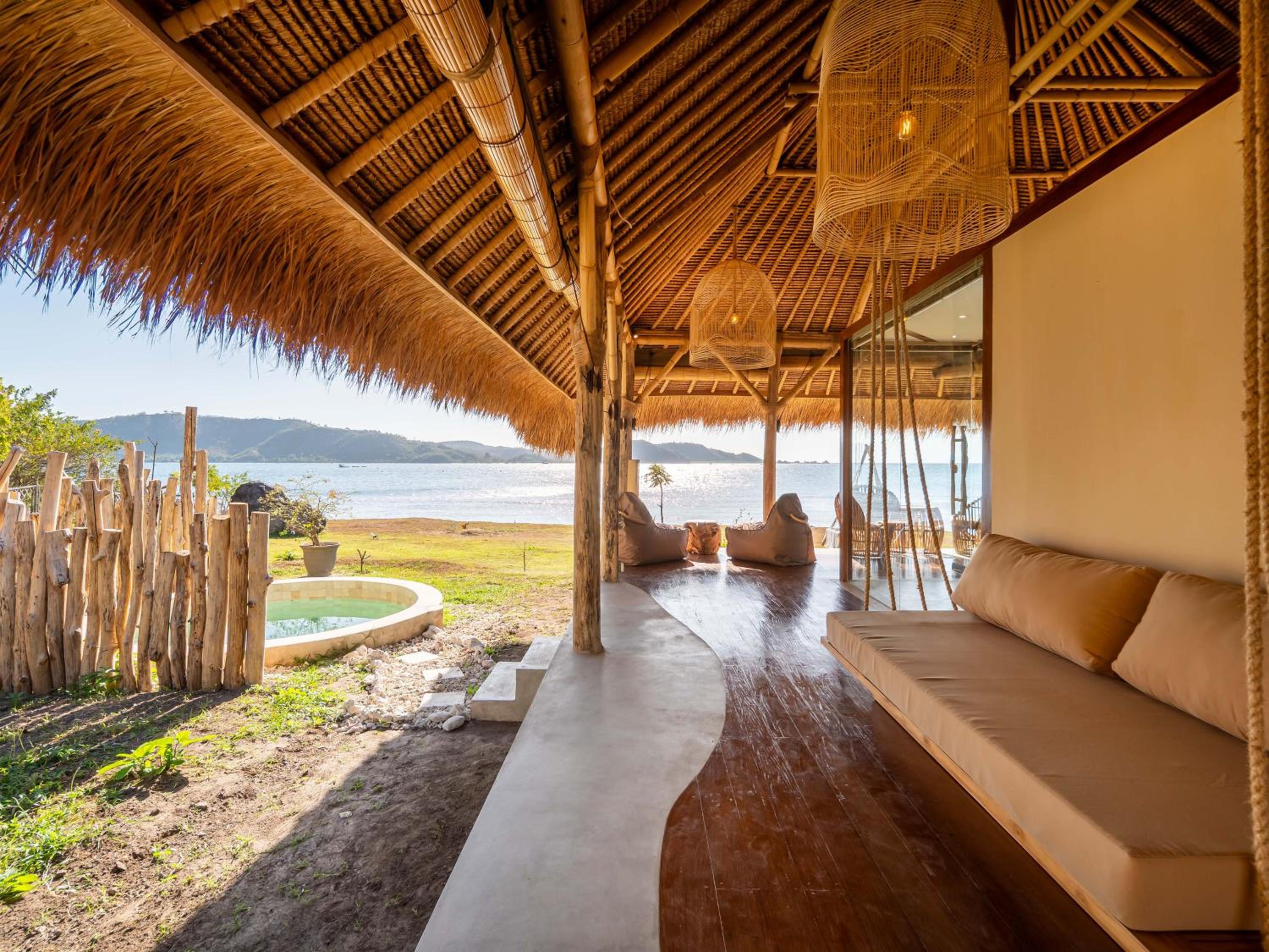 Beach Family Villa with Pool - Free return boat from Kores Harbor to Gili Asahan photo 1