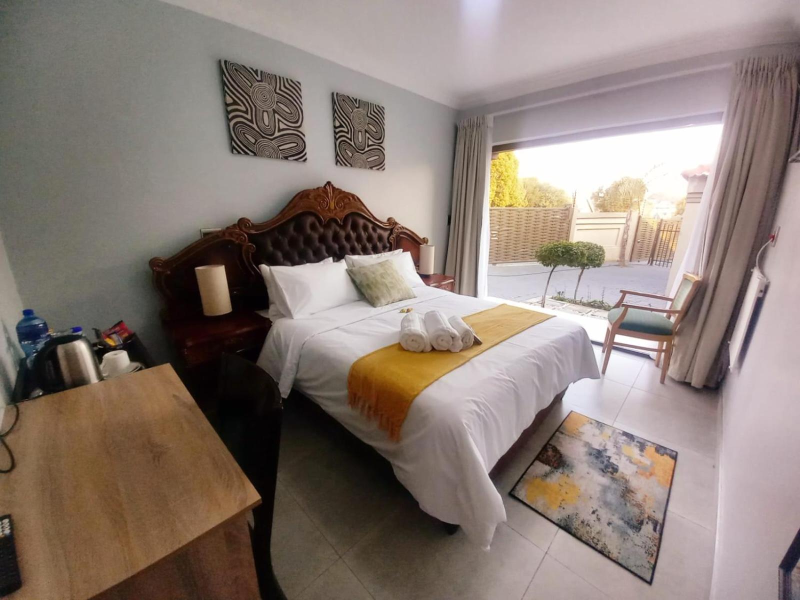 Double Room with Private Bathroom photo 2
