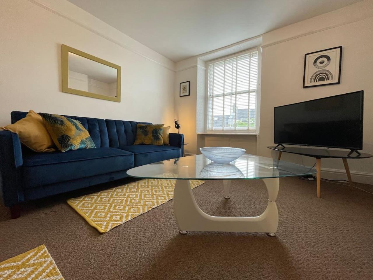 Three-Bedroom Apartment photo 1