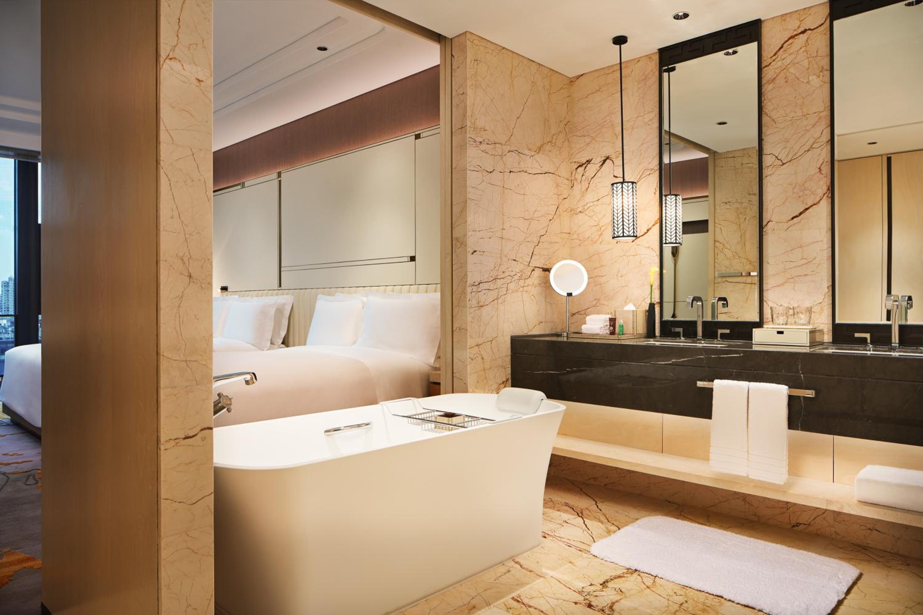 Deluxe Queen Room with Two Queen Beds - Photo 8