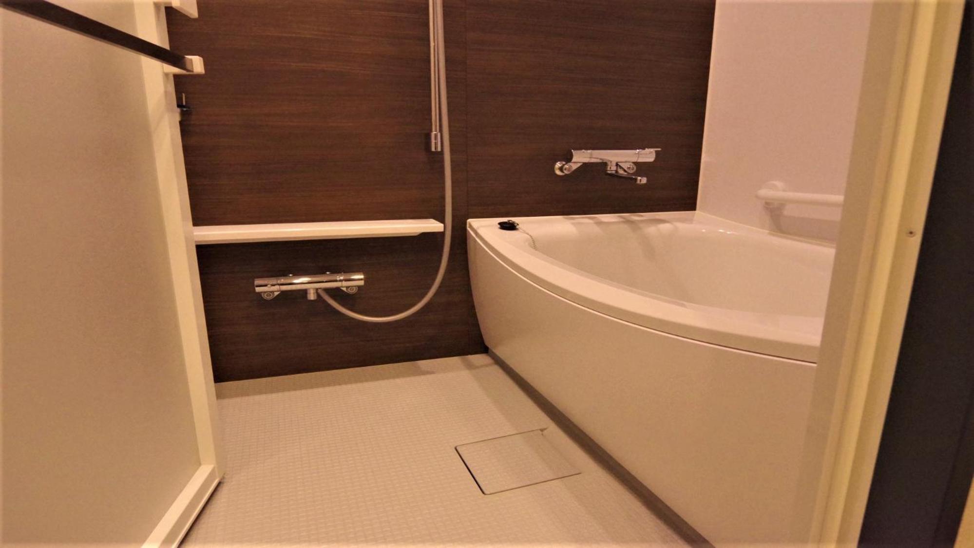 Deluxe Twin Room with Sofa Bed and Bath Tub - Photo 3