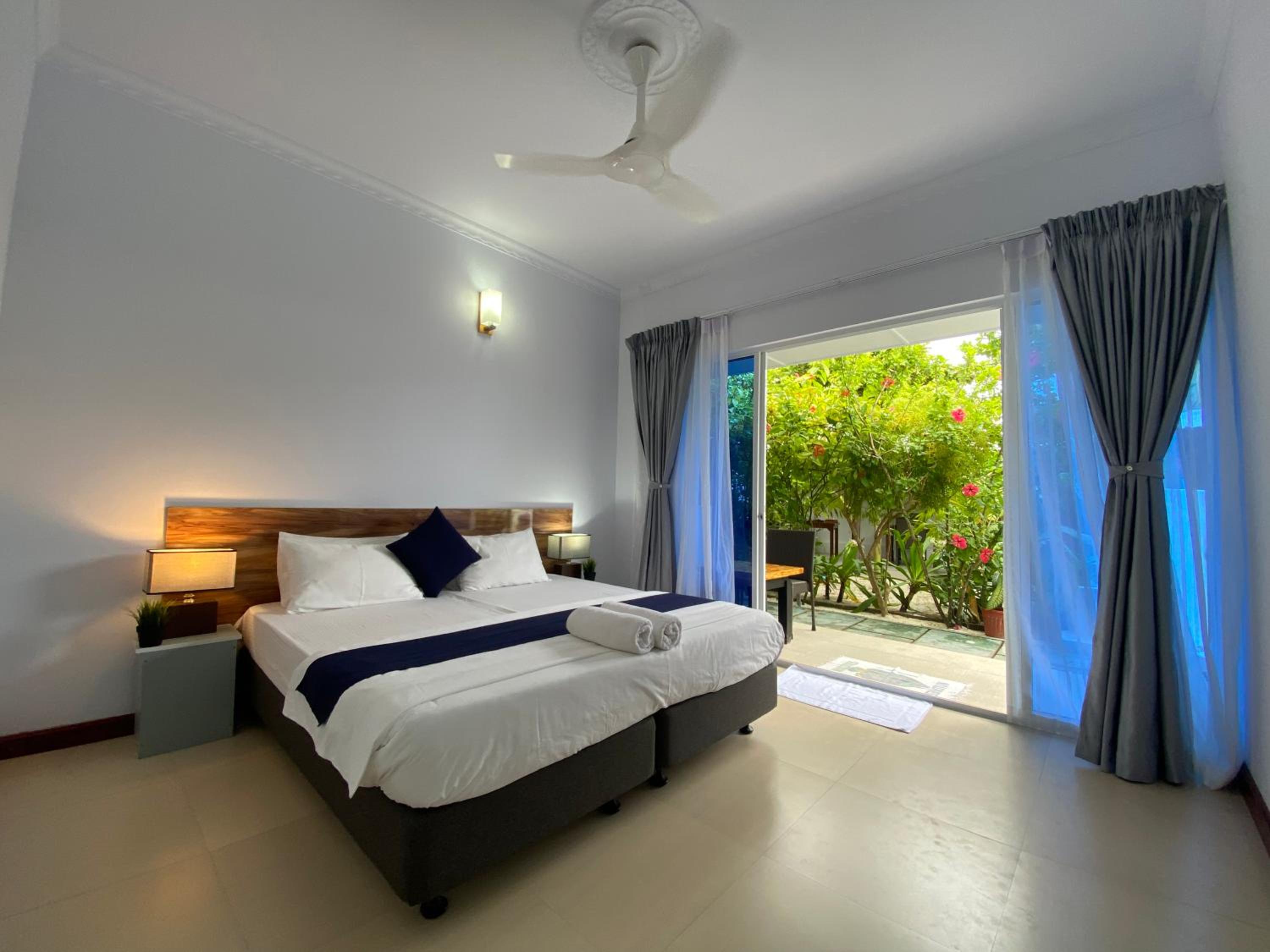 Double or Twin Room with Garden View - Photo 3