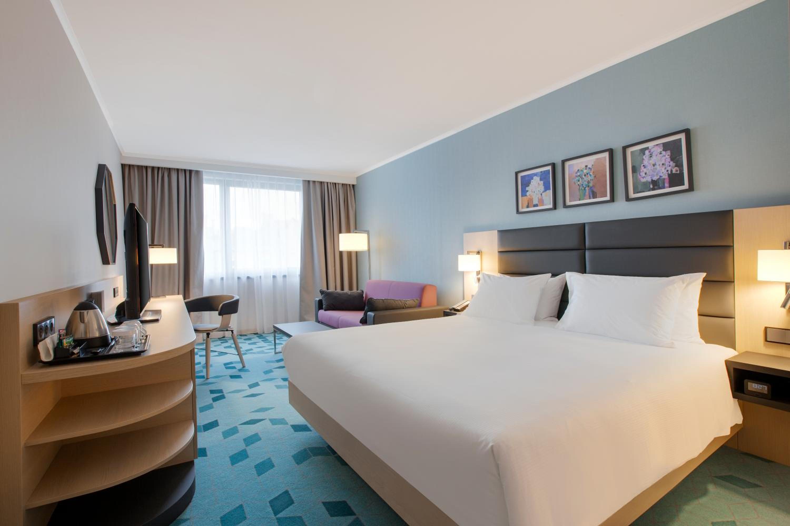 Family Connected Room with King and Queen Beds - Photo 7