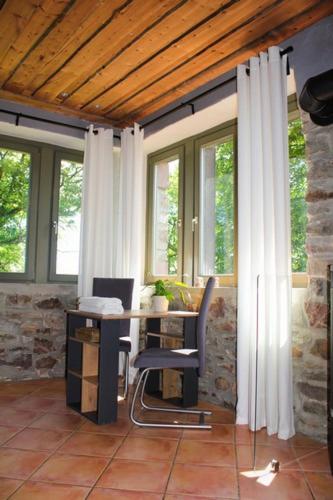 Family Room - Photo 10