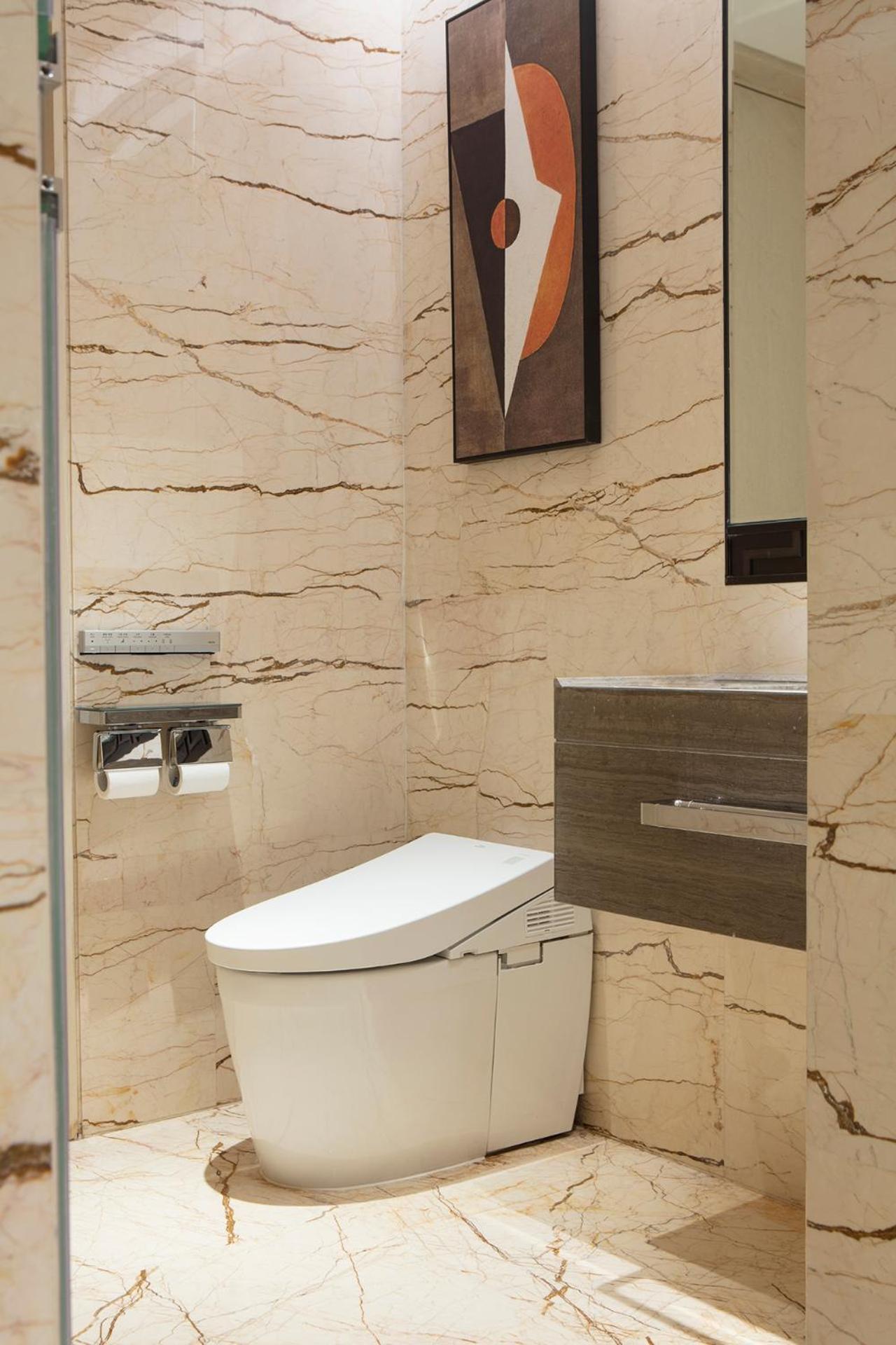 Deluxe King Suite - Photo 5