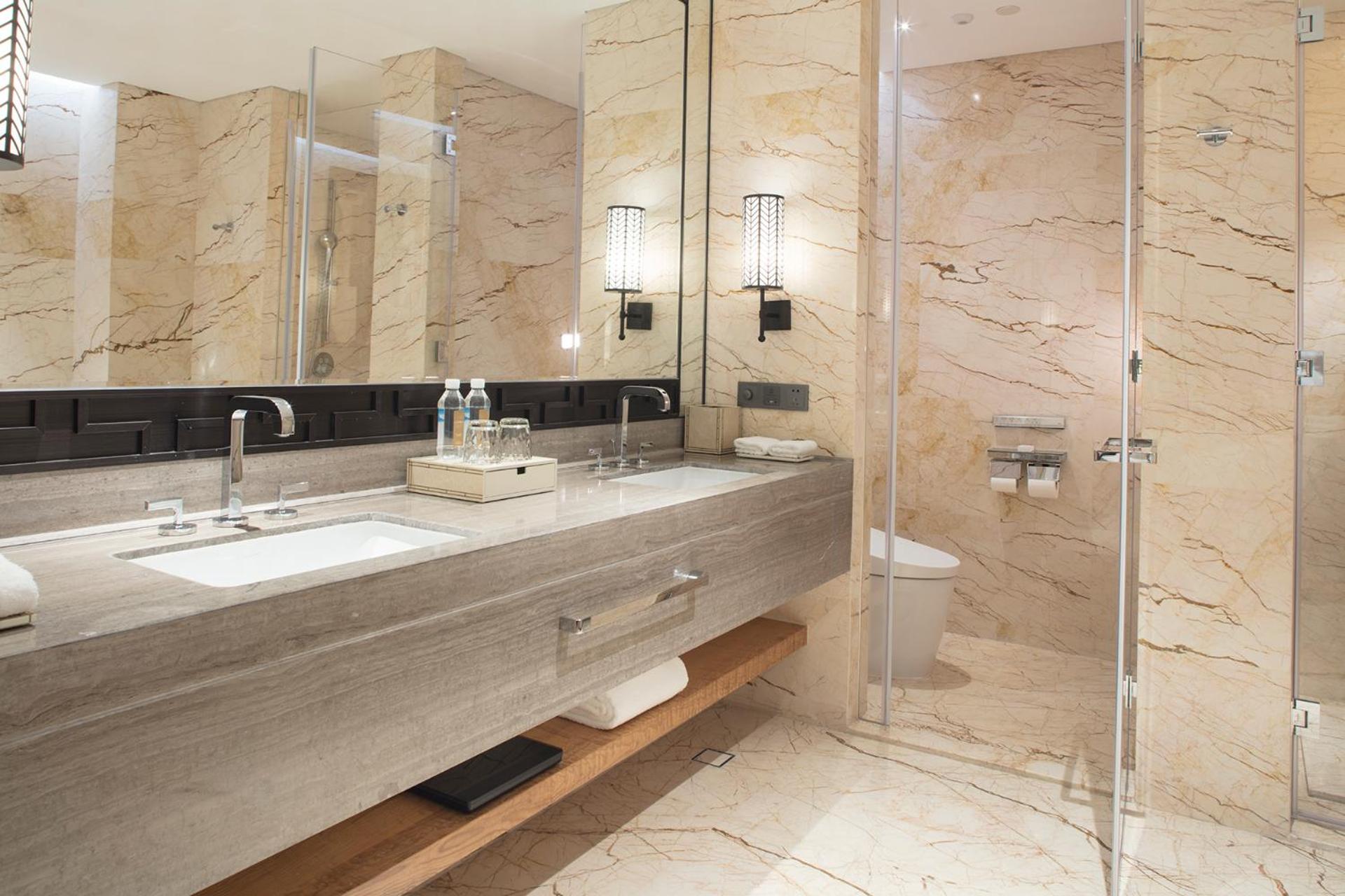 Deluxe King Suite - Photo 4