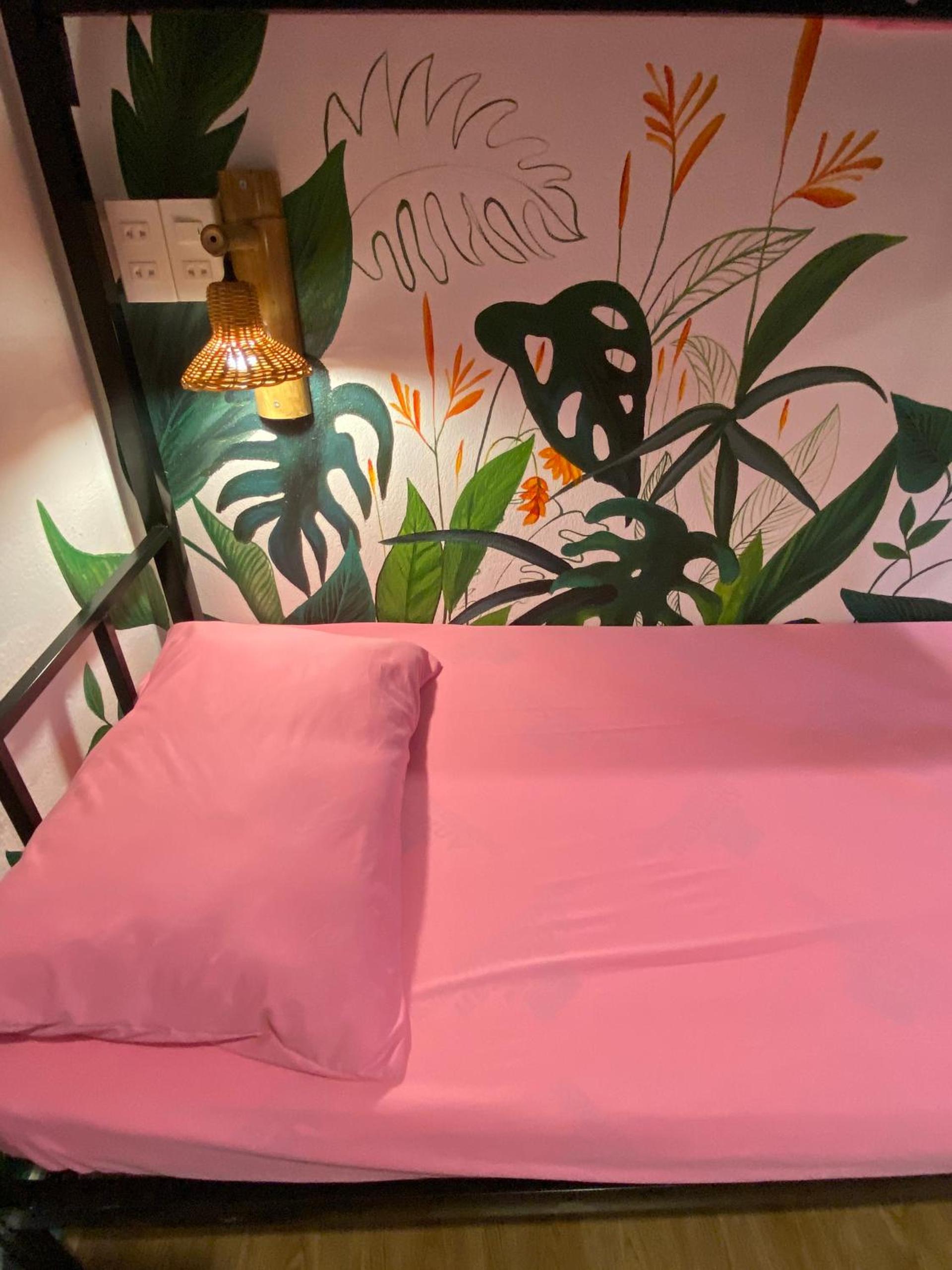 6-Bed Mixed Dormitory Room photo 2