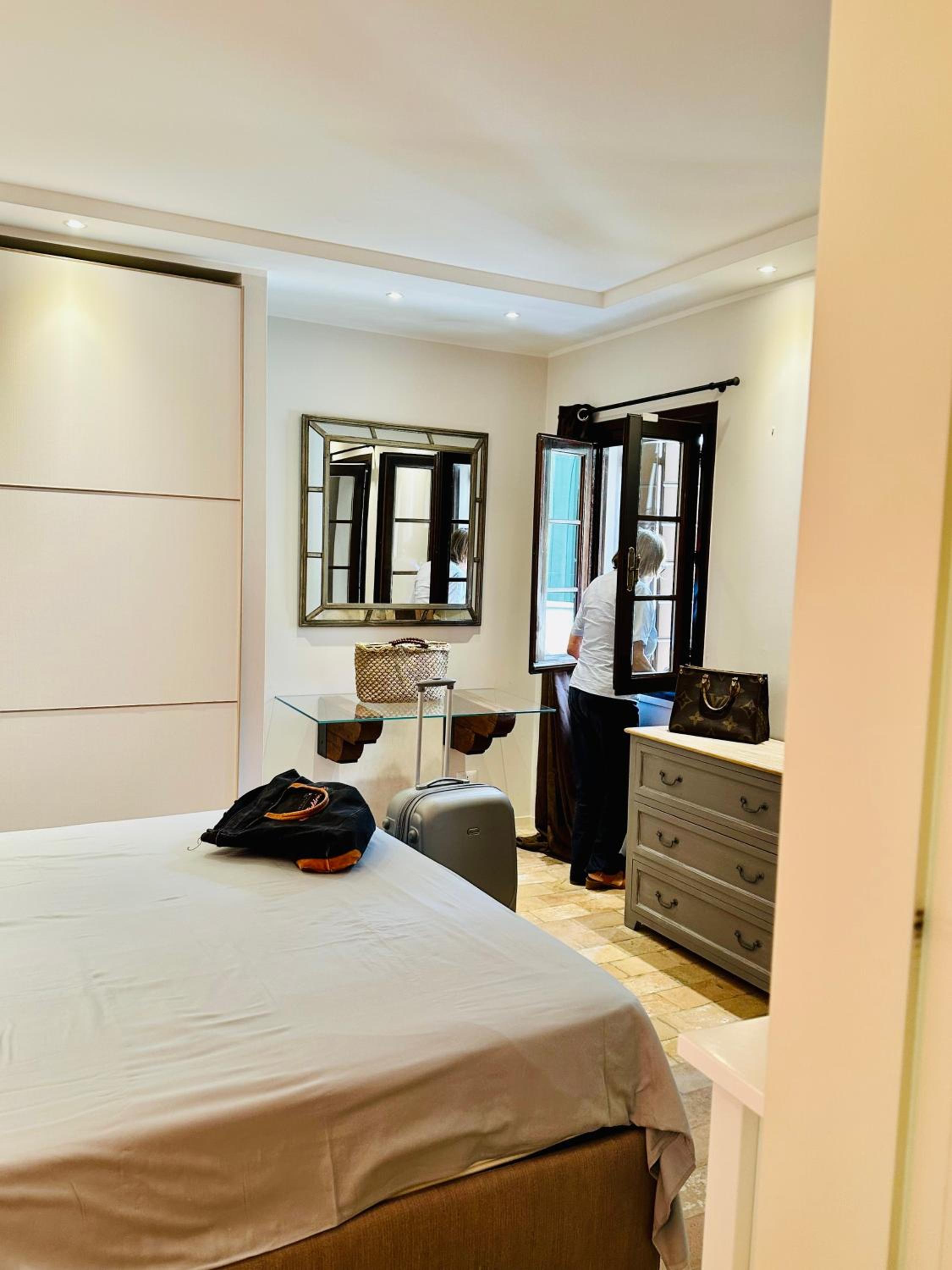 One-Bedroom Apartment - Photo 37