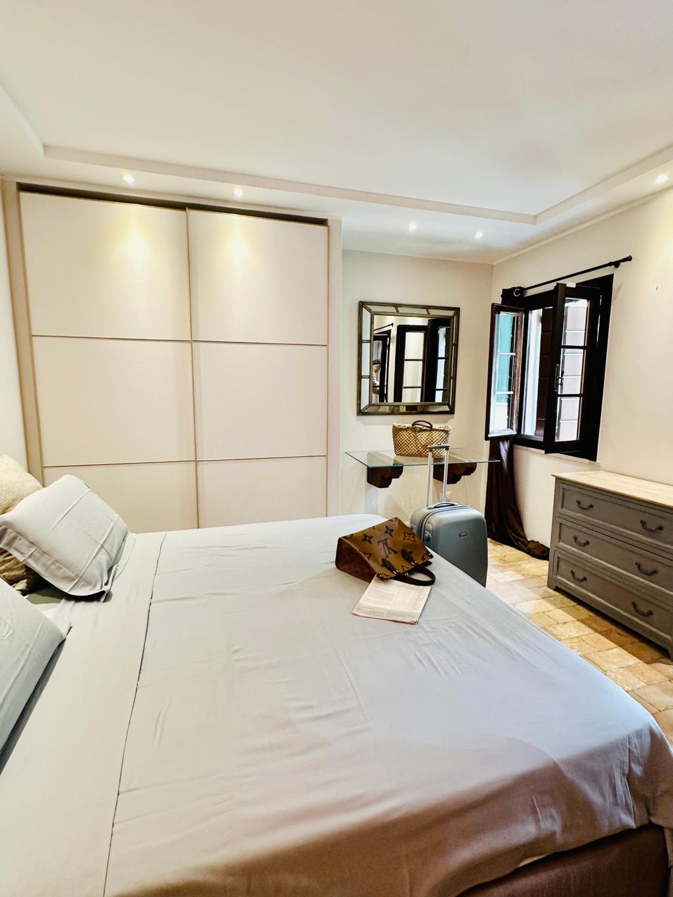 One-Bedroom Apartment - Photo 34