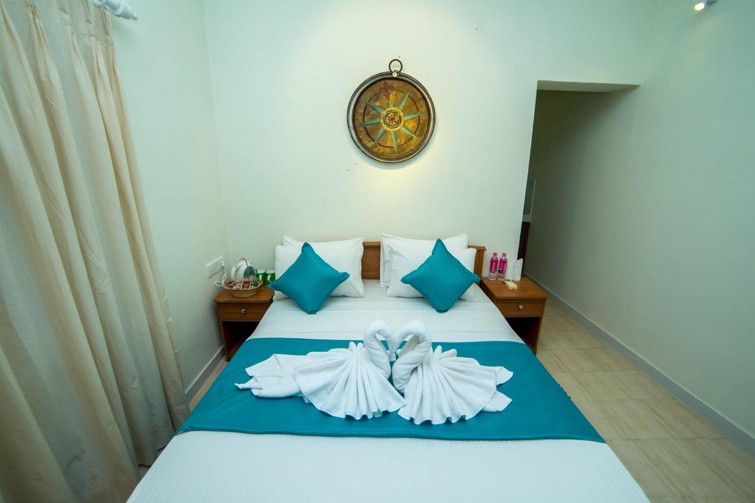 Staycation Offer: Deluxe Room with Complimentary Breakfast and Dinner for 2 pax  photo 1
