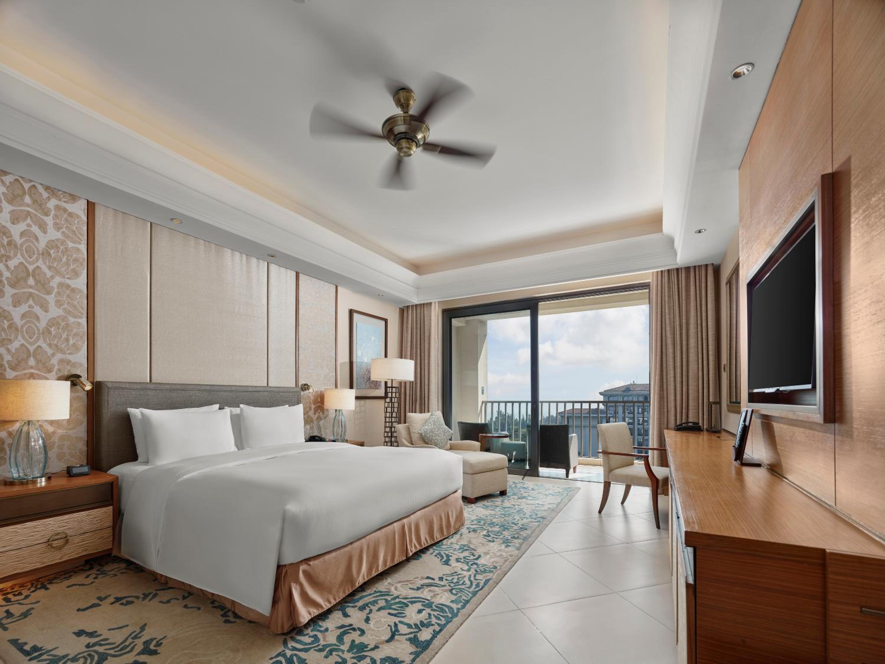 Central Sea View King Room photo 1