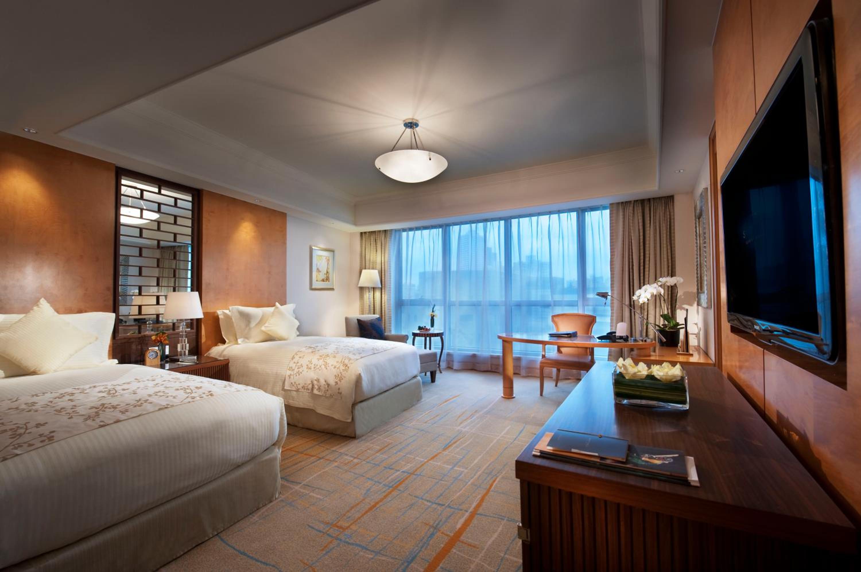 Deluxe Twin Room thumbnail 5