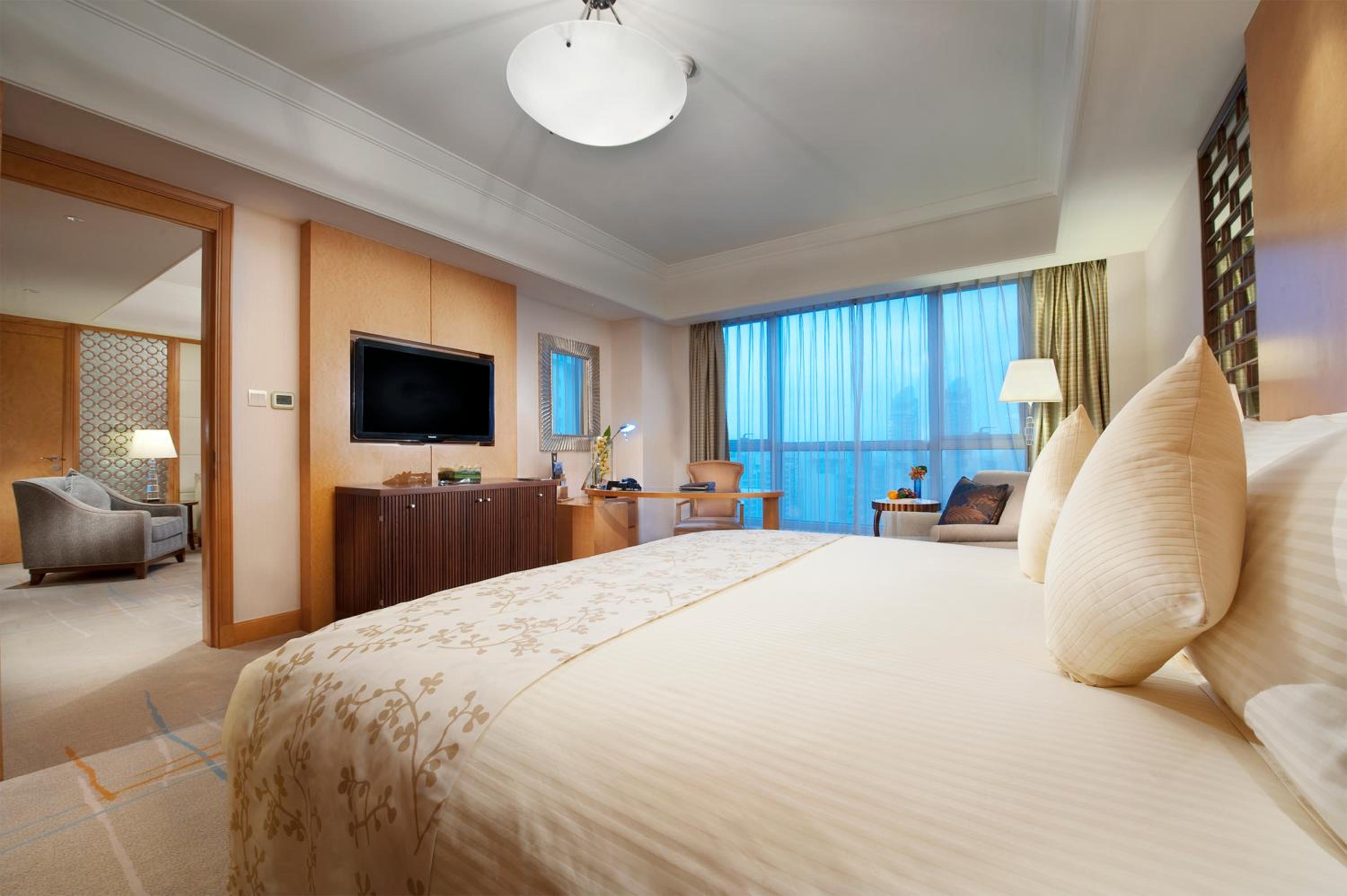 Deluxe King Suite