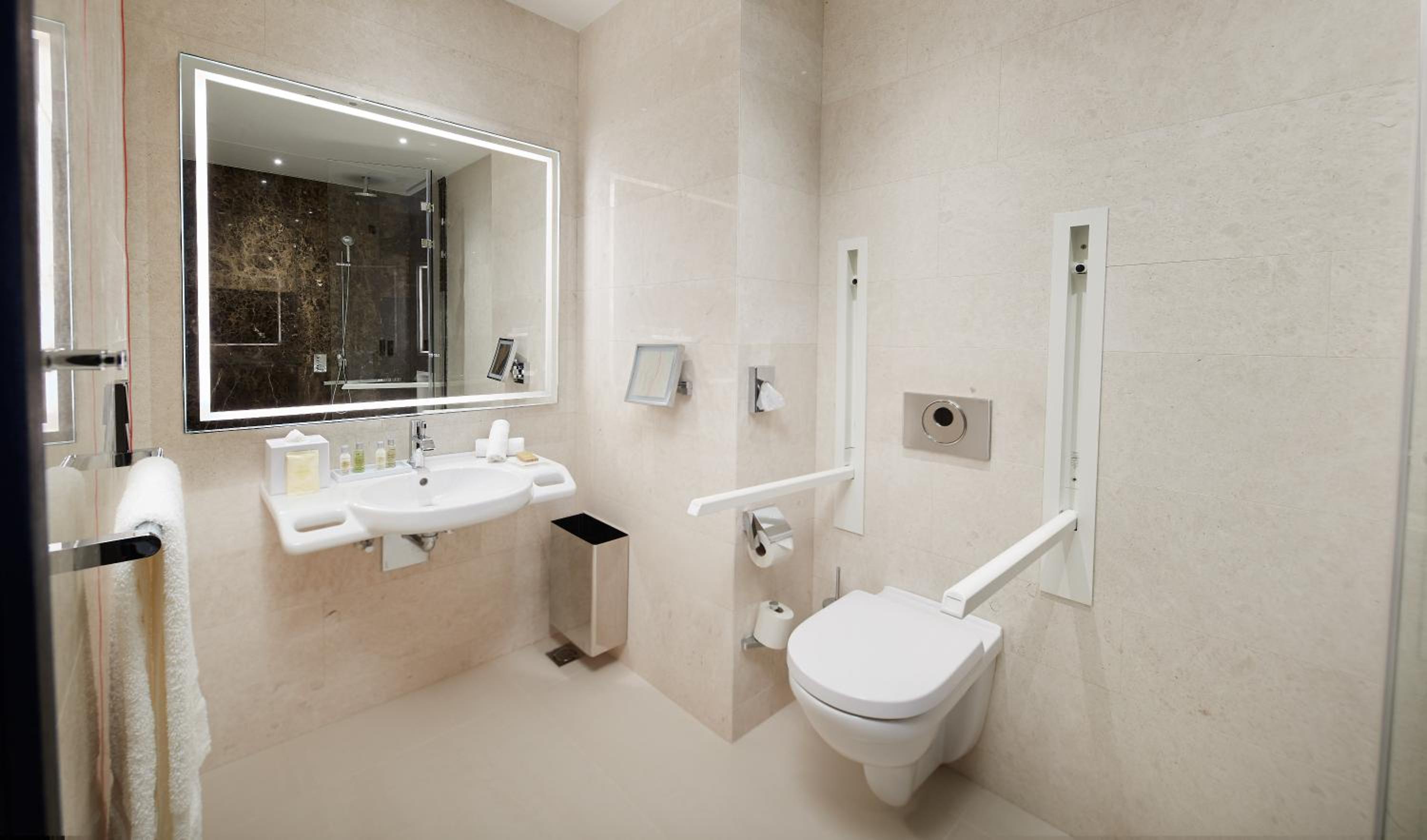 King Room - Mobility Accessible  photo 3