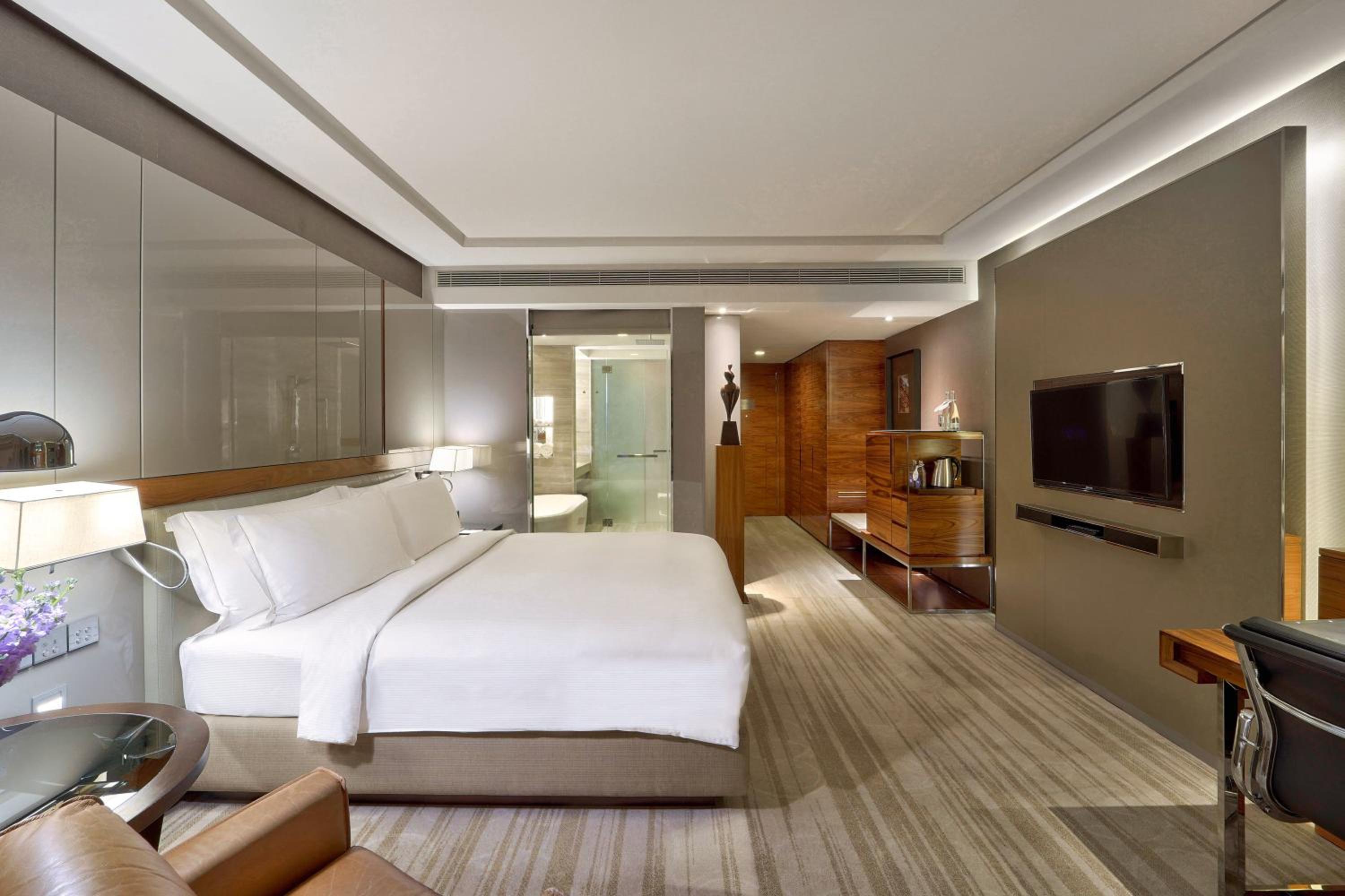 Premium Deluxe King Room photo 2