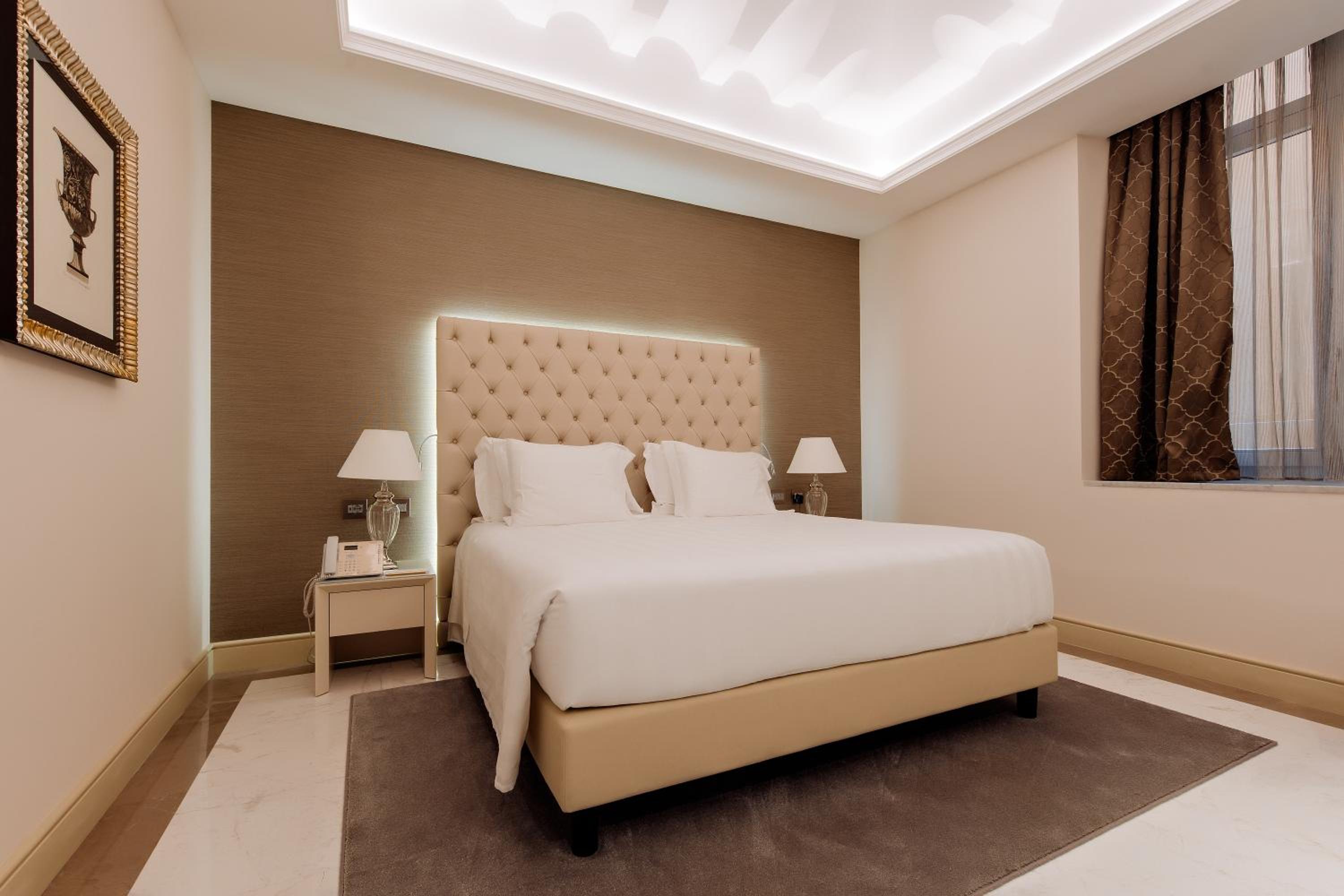 Deluxe King Room - Mobility Accessible