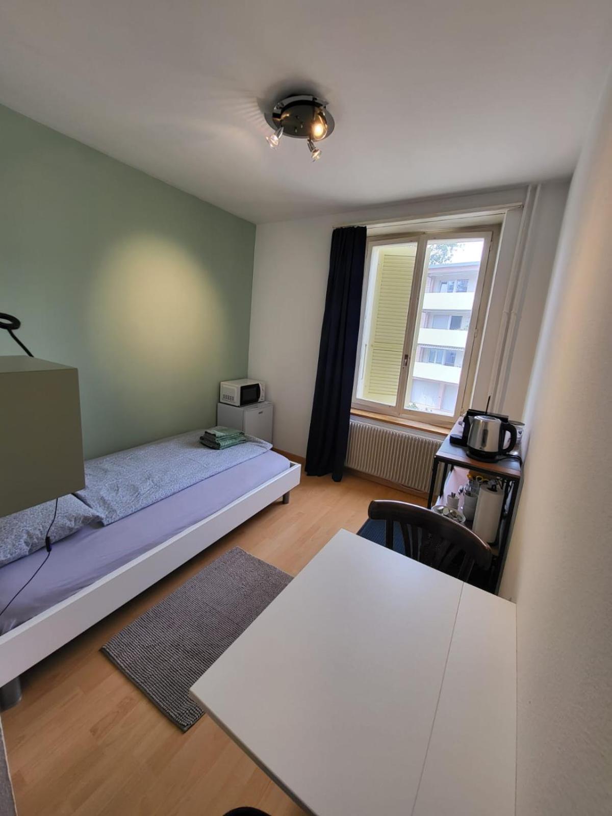 Queen Room photo 1