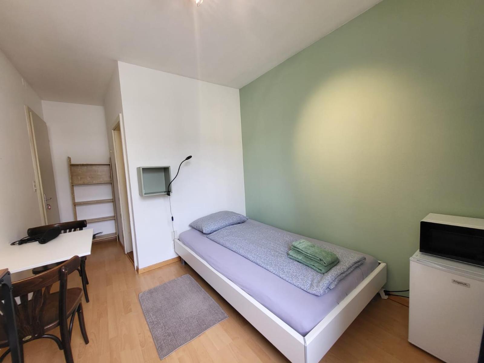 Queen Room photo 2