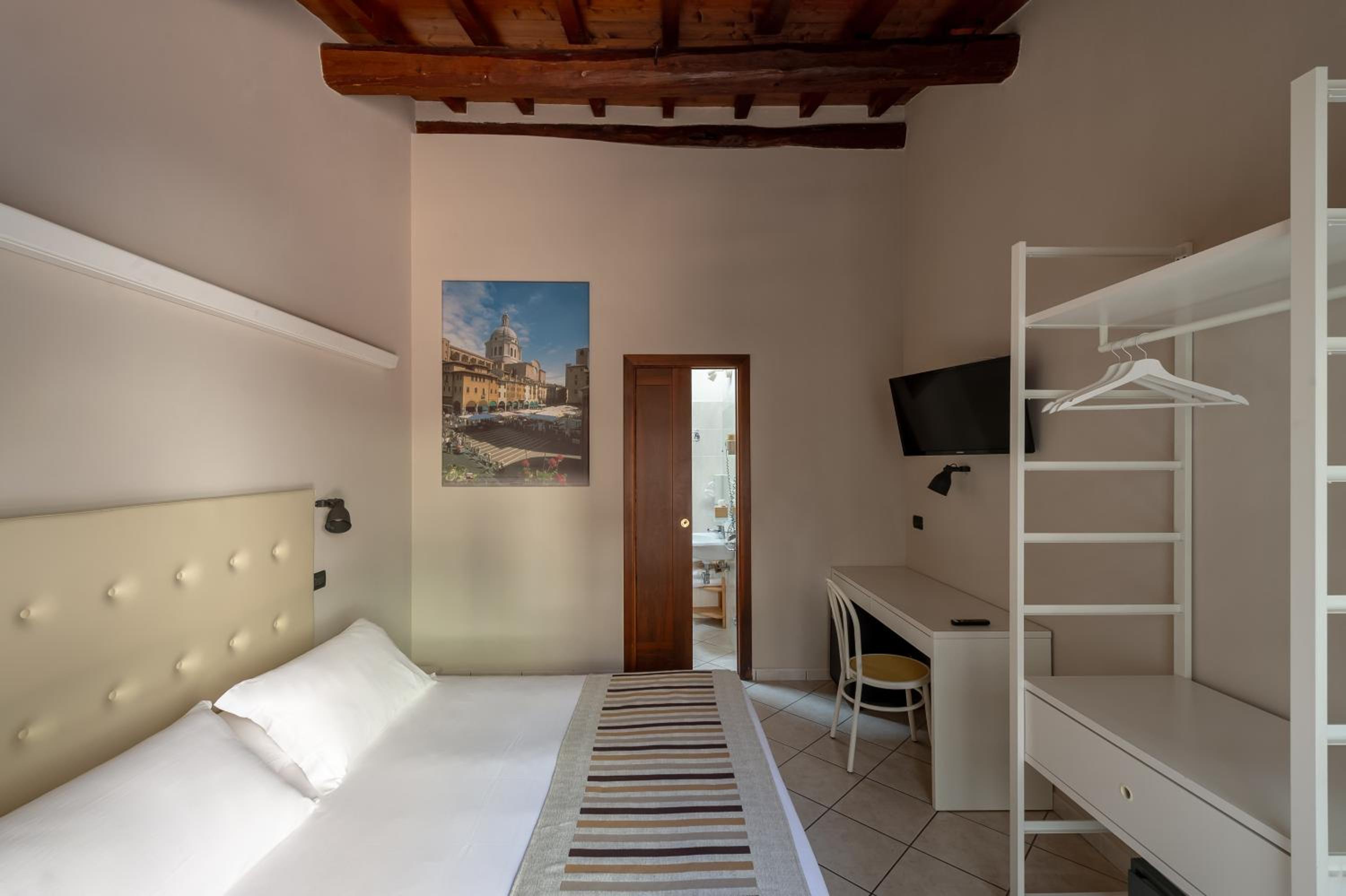 Double or Twin Room - Photo 4