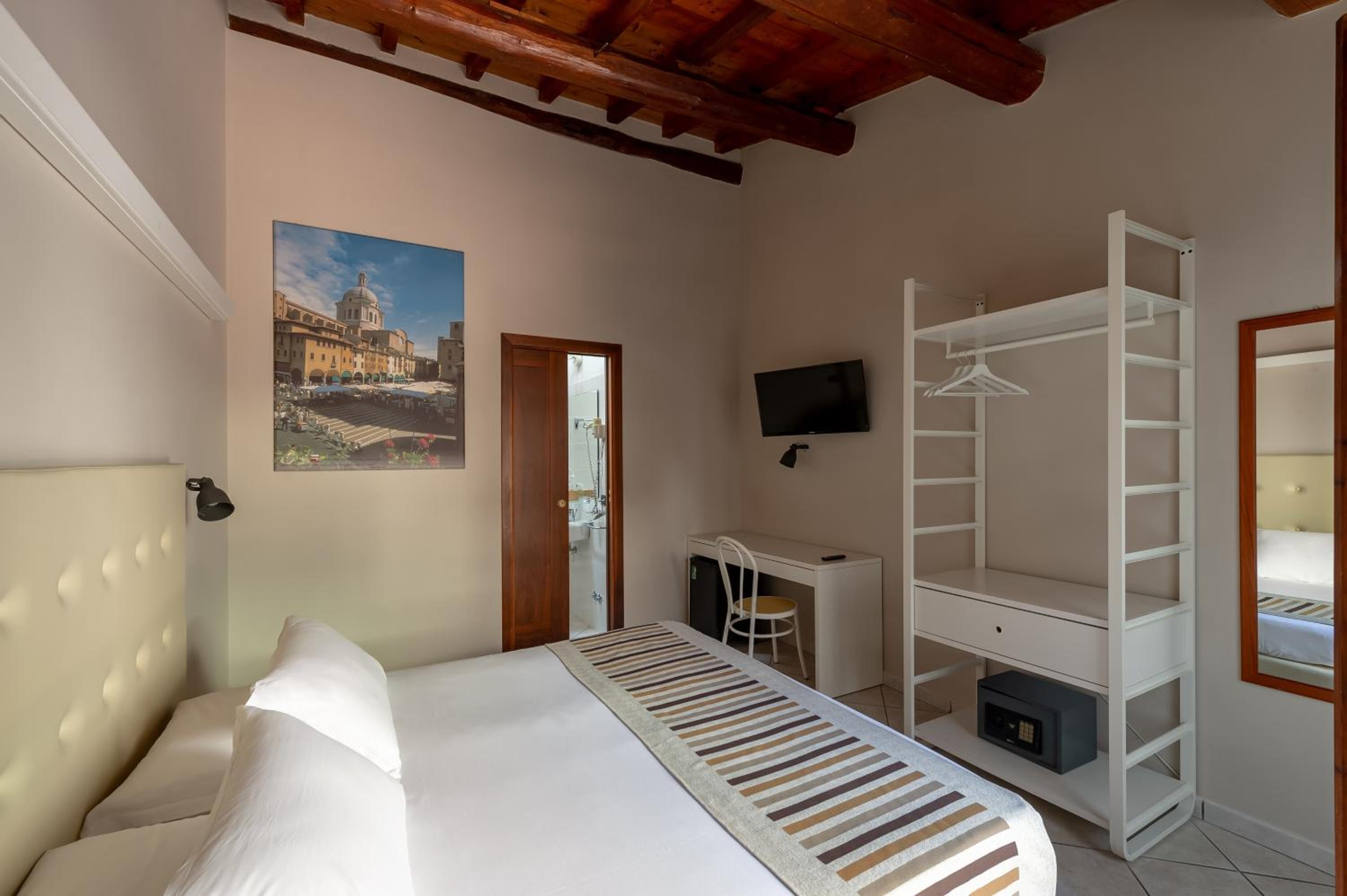 Double or Twin Room - Photo 1