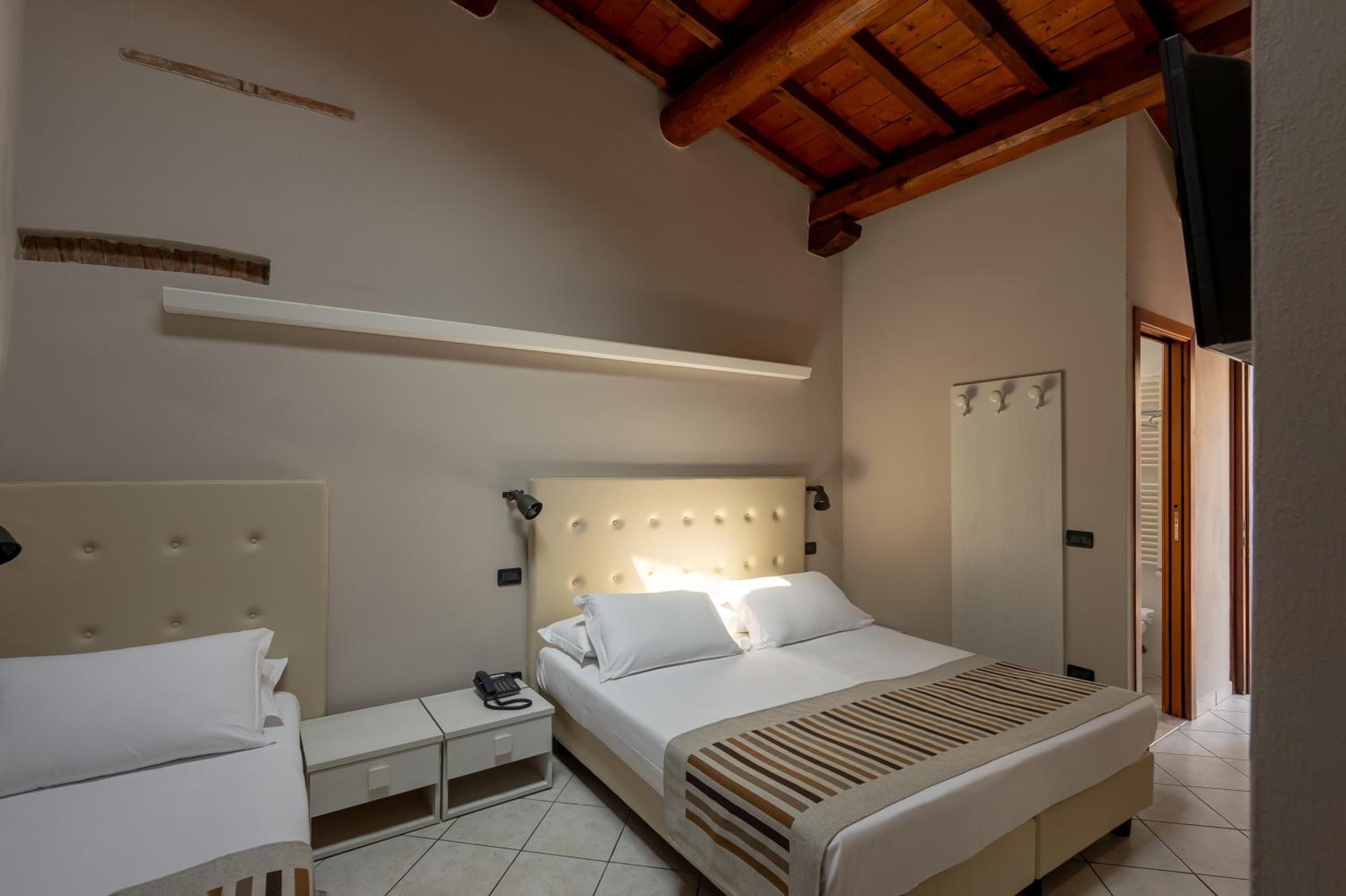 Triple Room - Photo 1