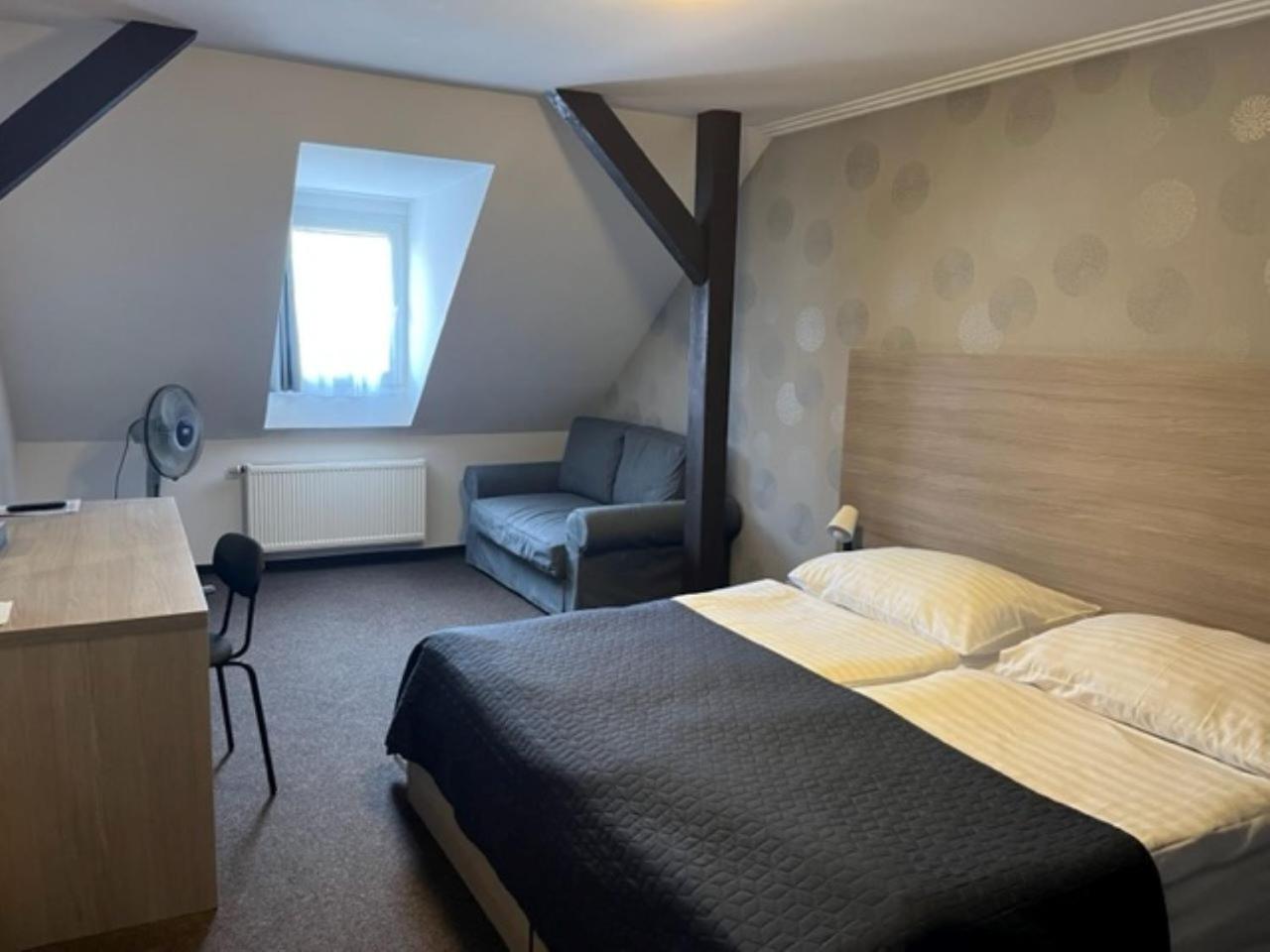 Double or Twin Room - Photo 4