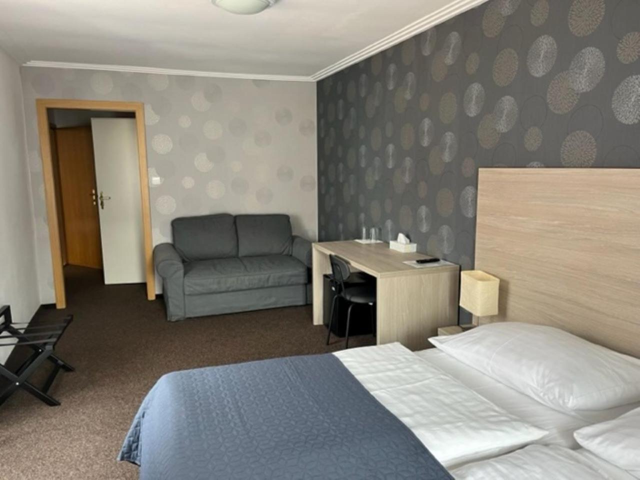 Double or Twin Room - Photo 11