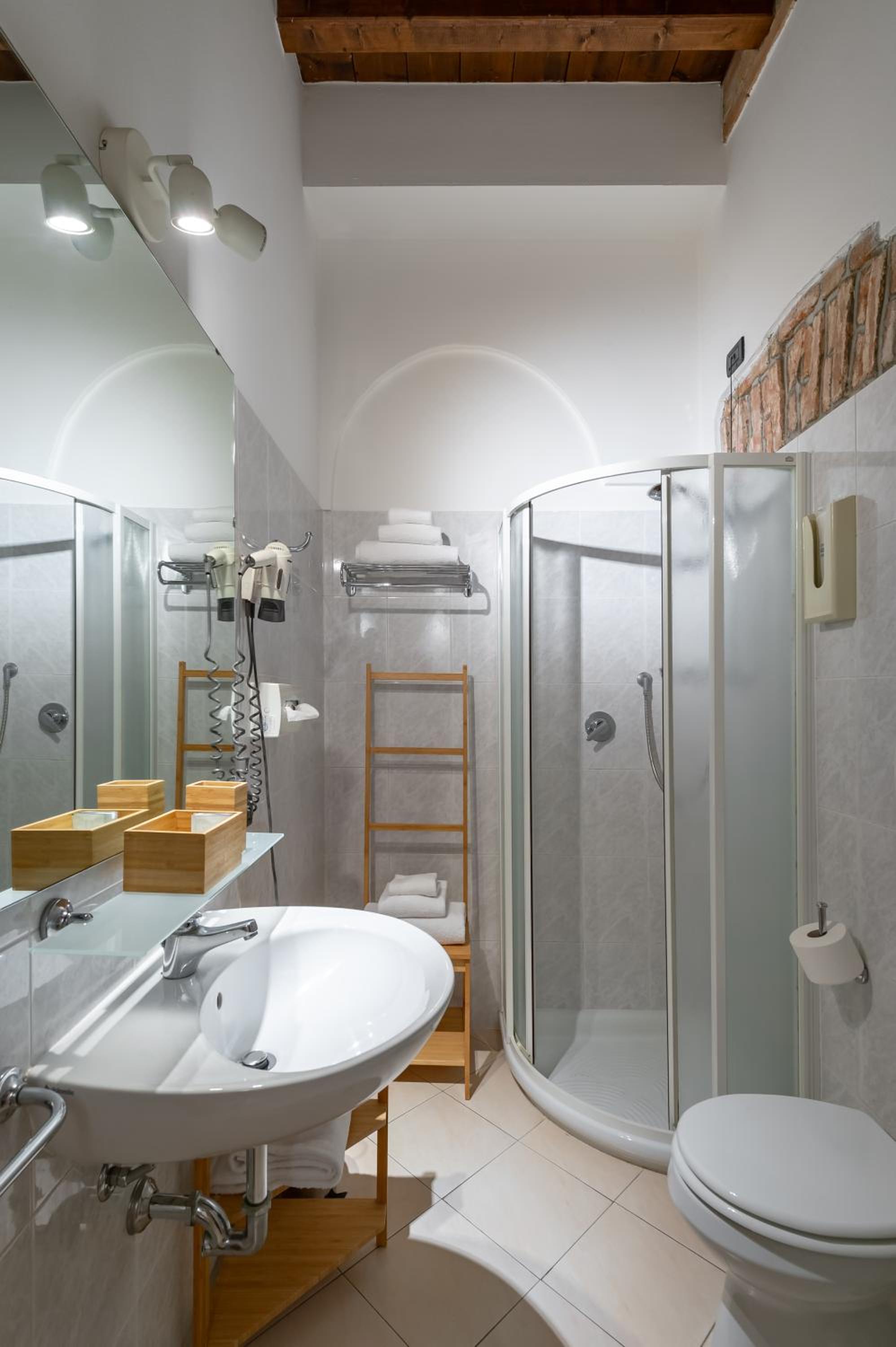 Double or Twin Room - Photo 3