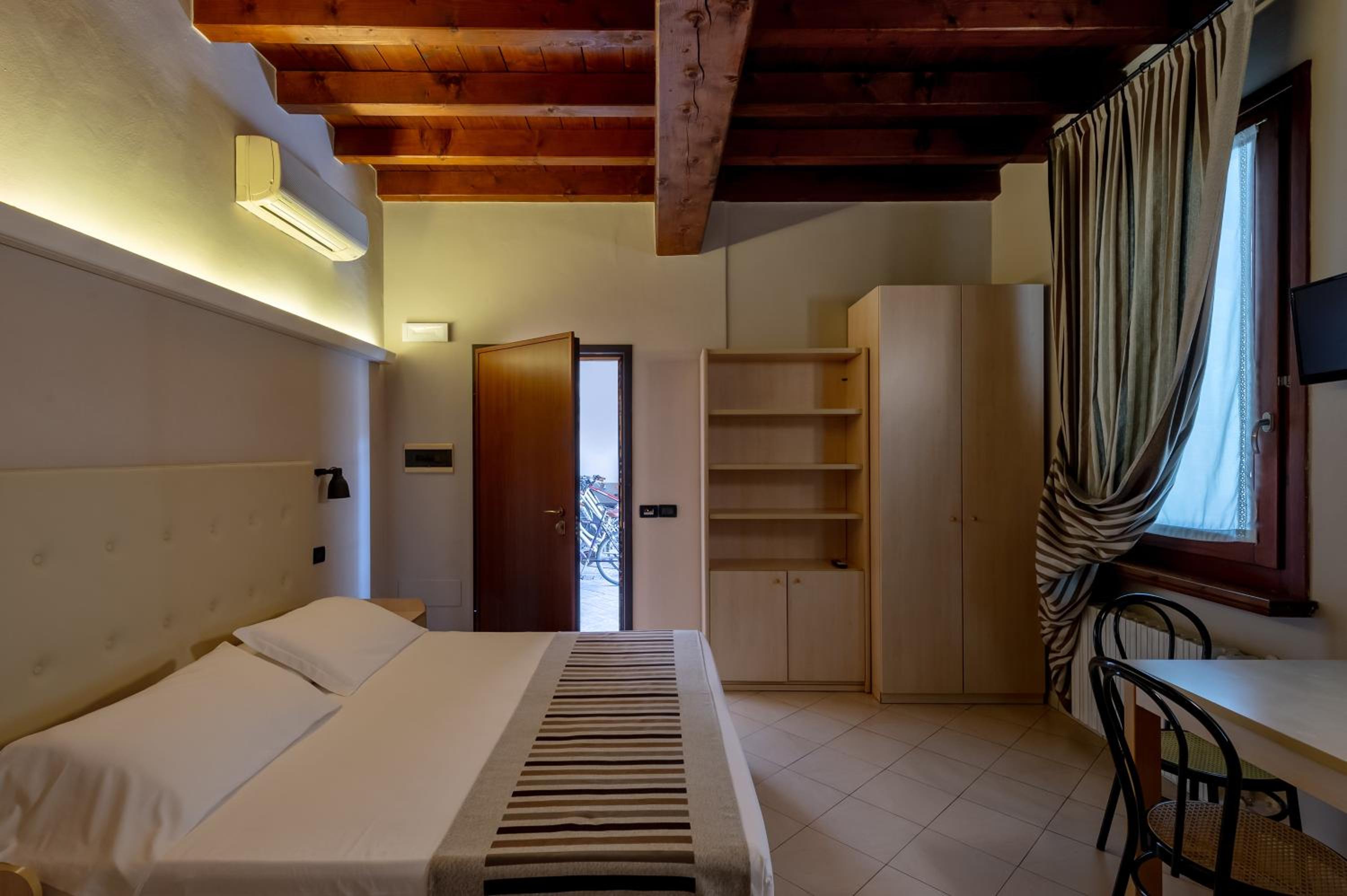 Double or Twin Room - Photo 2