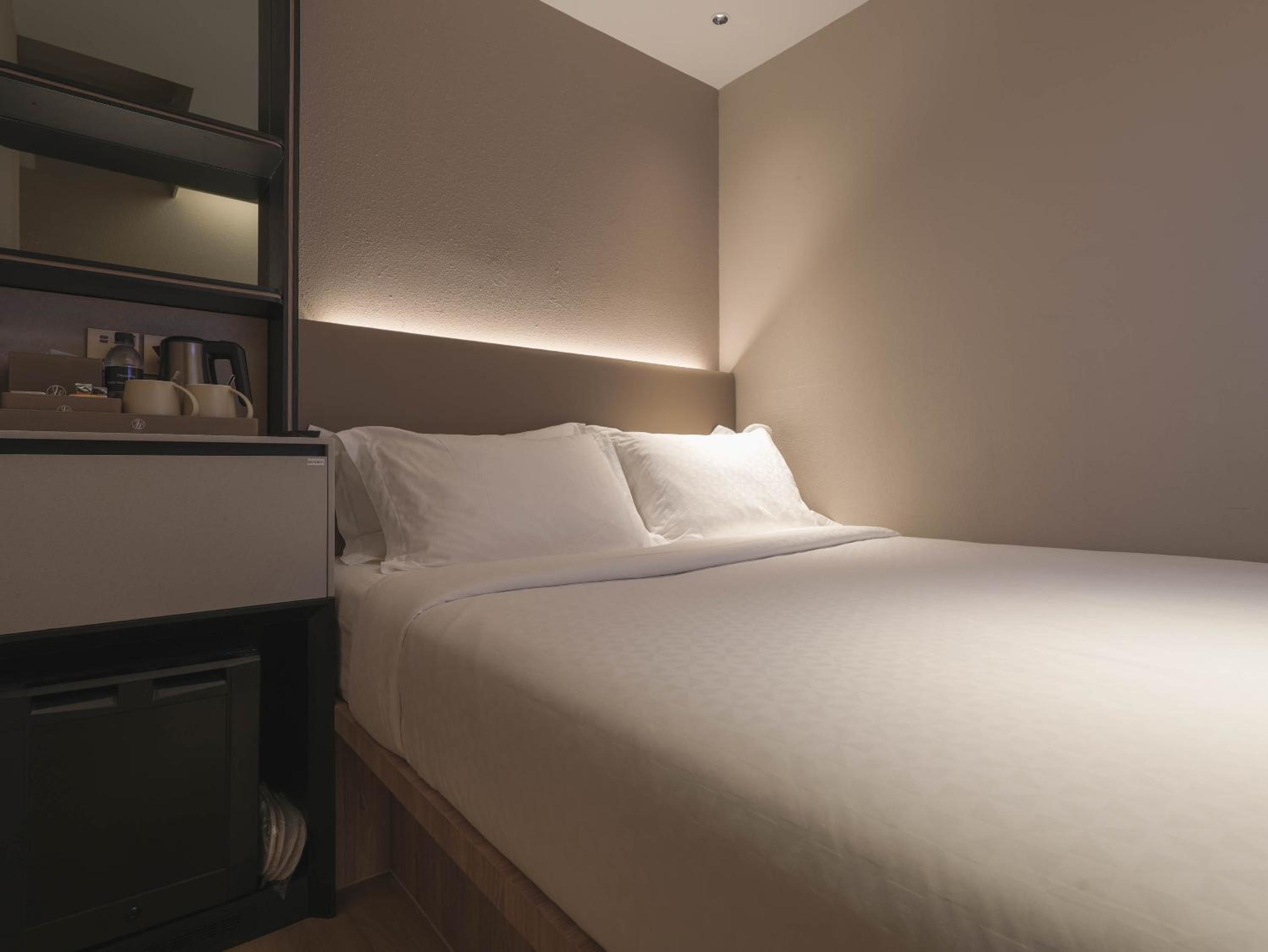 Standard Queen Room (Without Window) photo 1