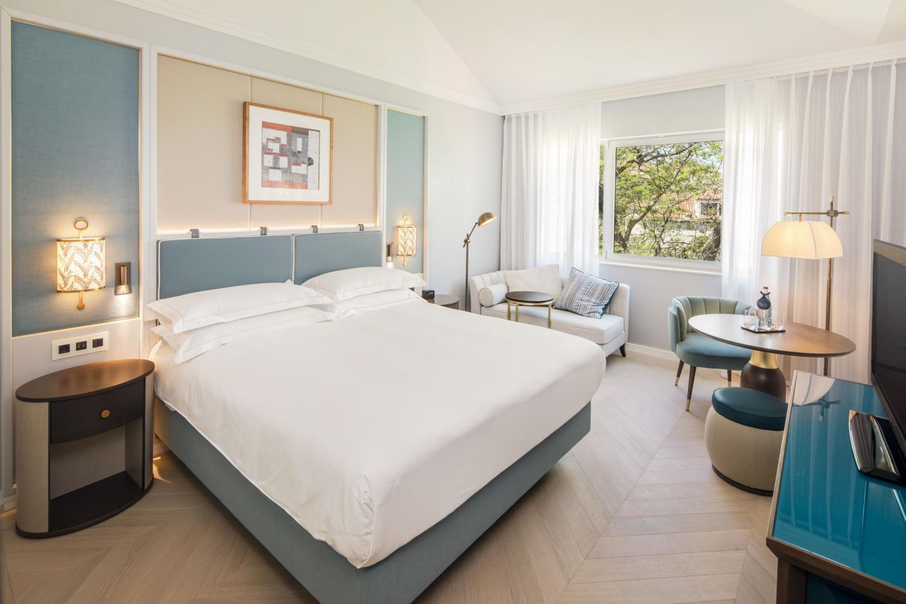 Superior King Room