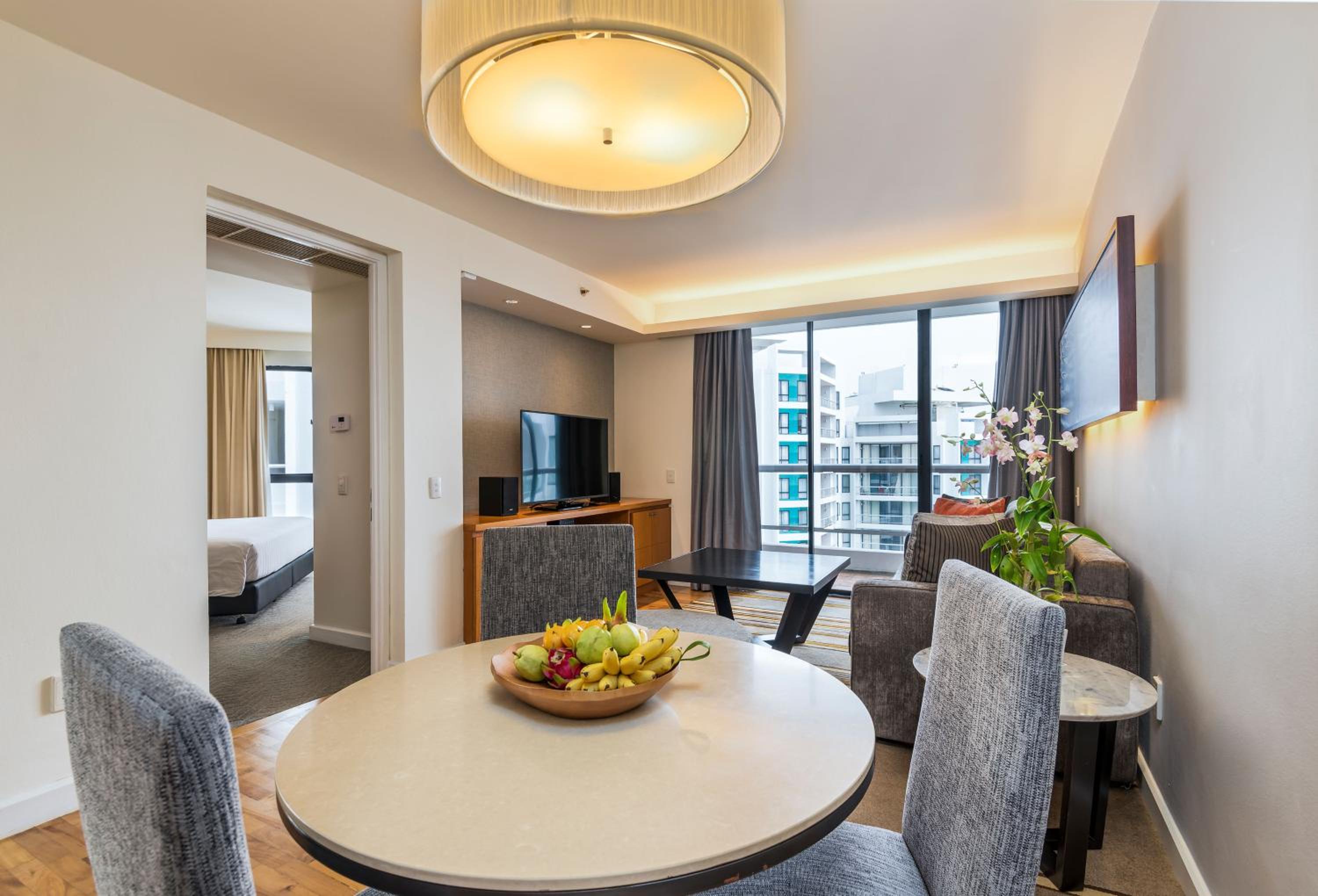 Grand Deluxe One-Bedroom King photo 3