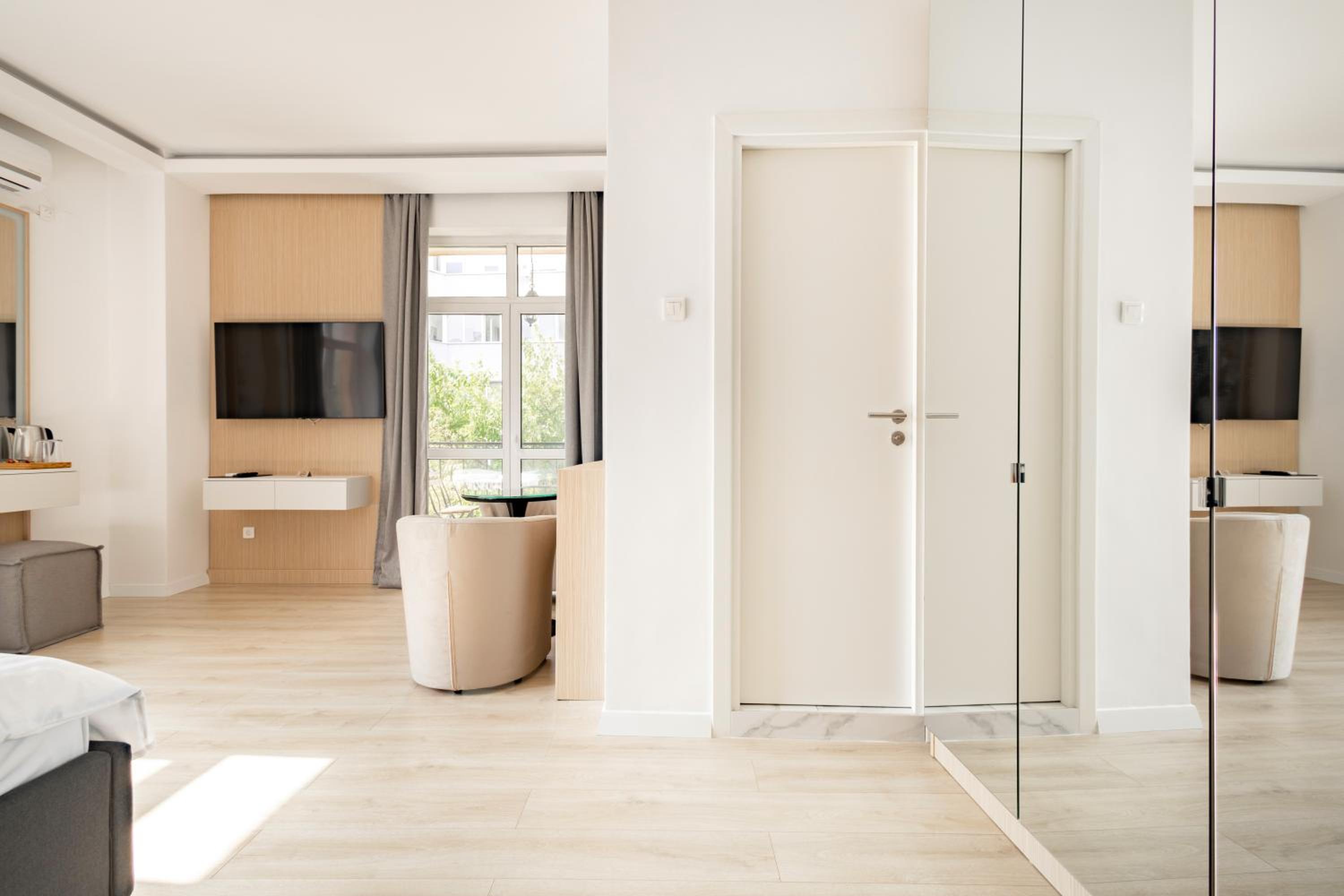 Double or Twin Room with Balcony - Photo 3