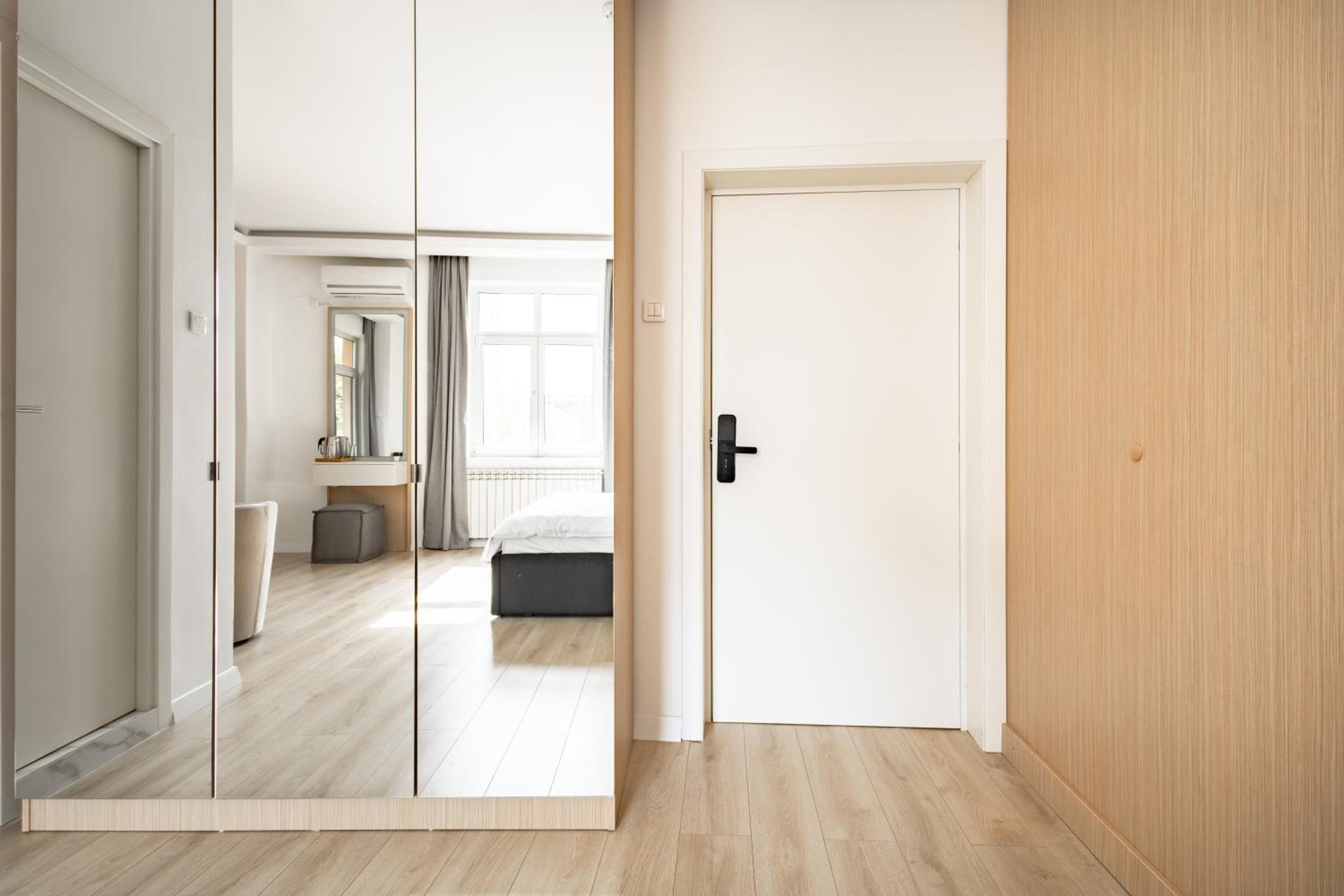 Double or Twin Room with Balcony - Photo 8