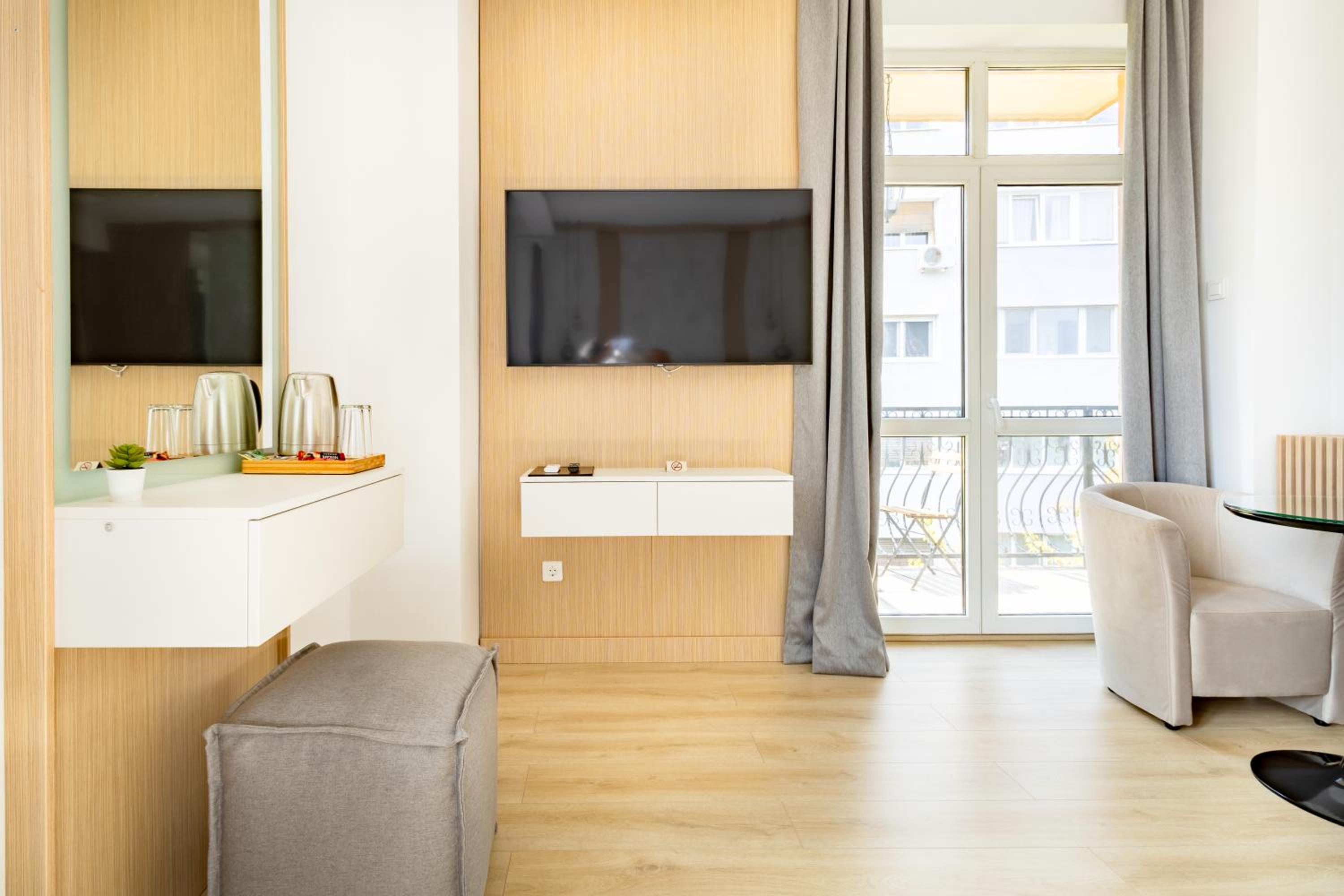 Double or Twin Room with Balcony - Photo 11