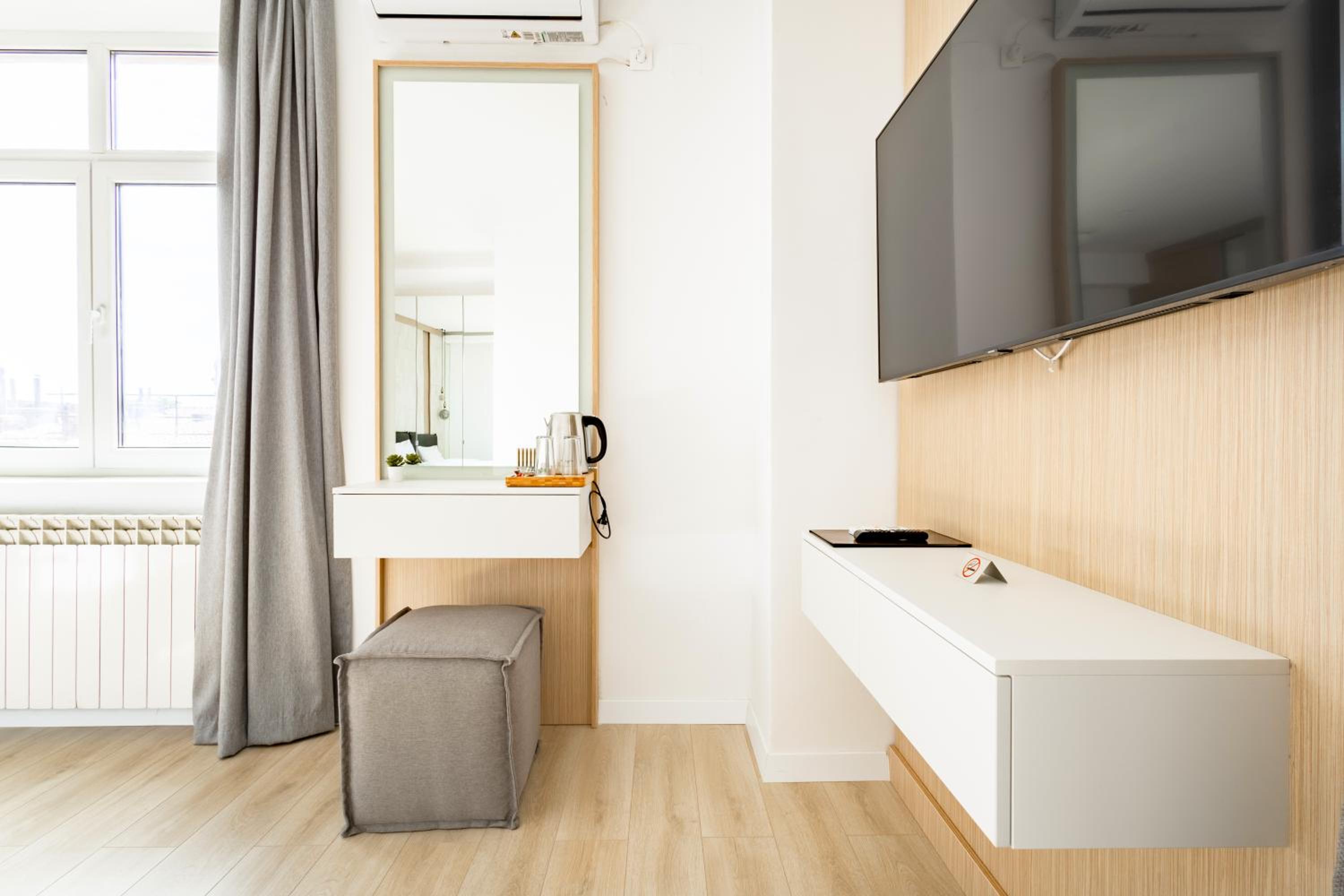 Double or Twin Room with Balcony - Photo 4