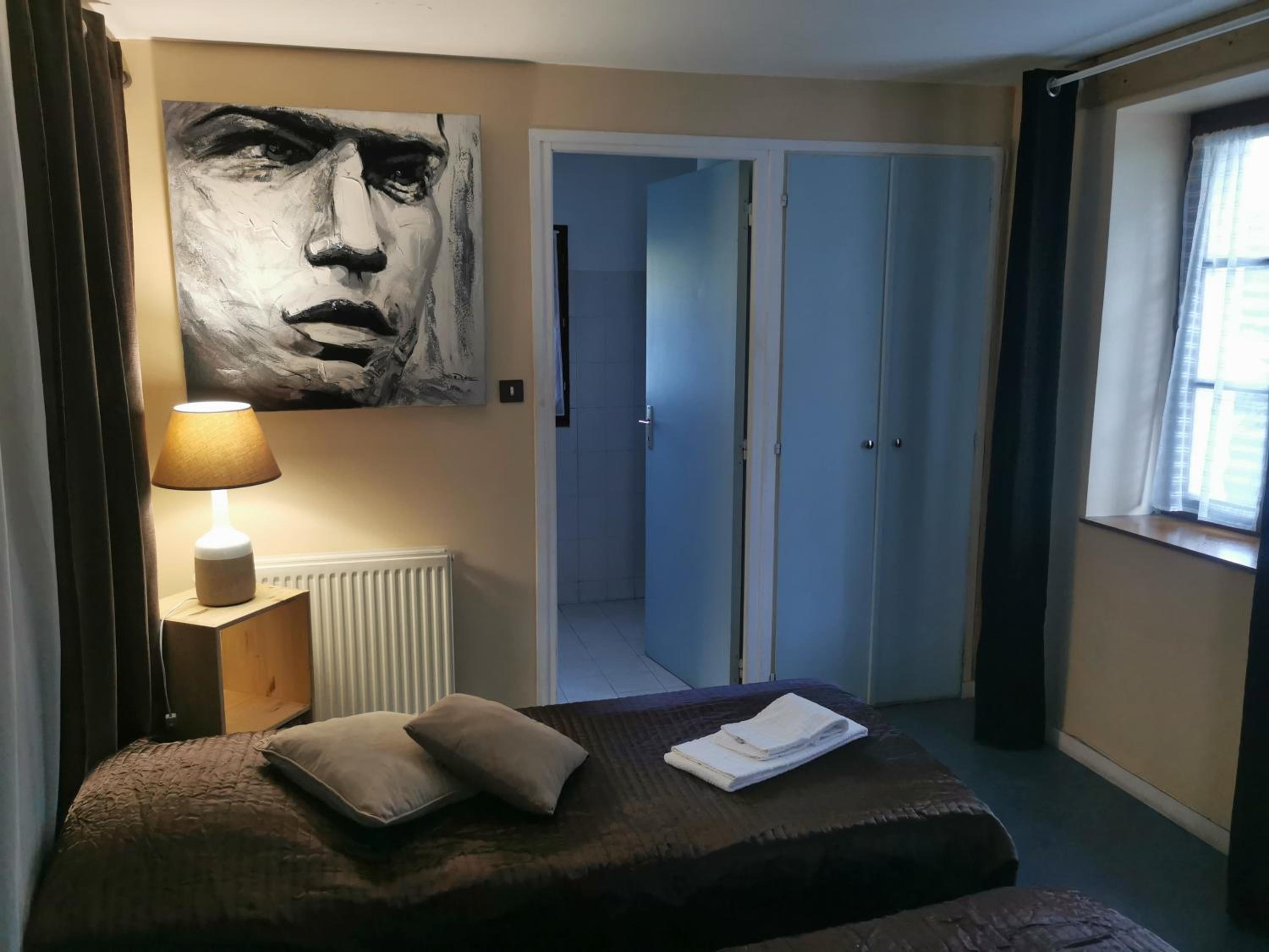 Twin Room with Private External Bathroom photo 2