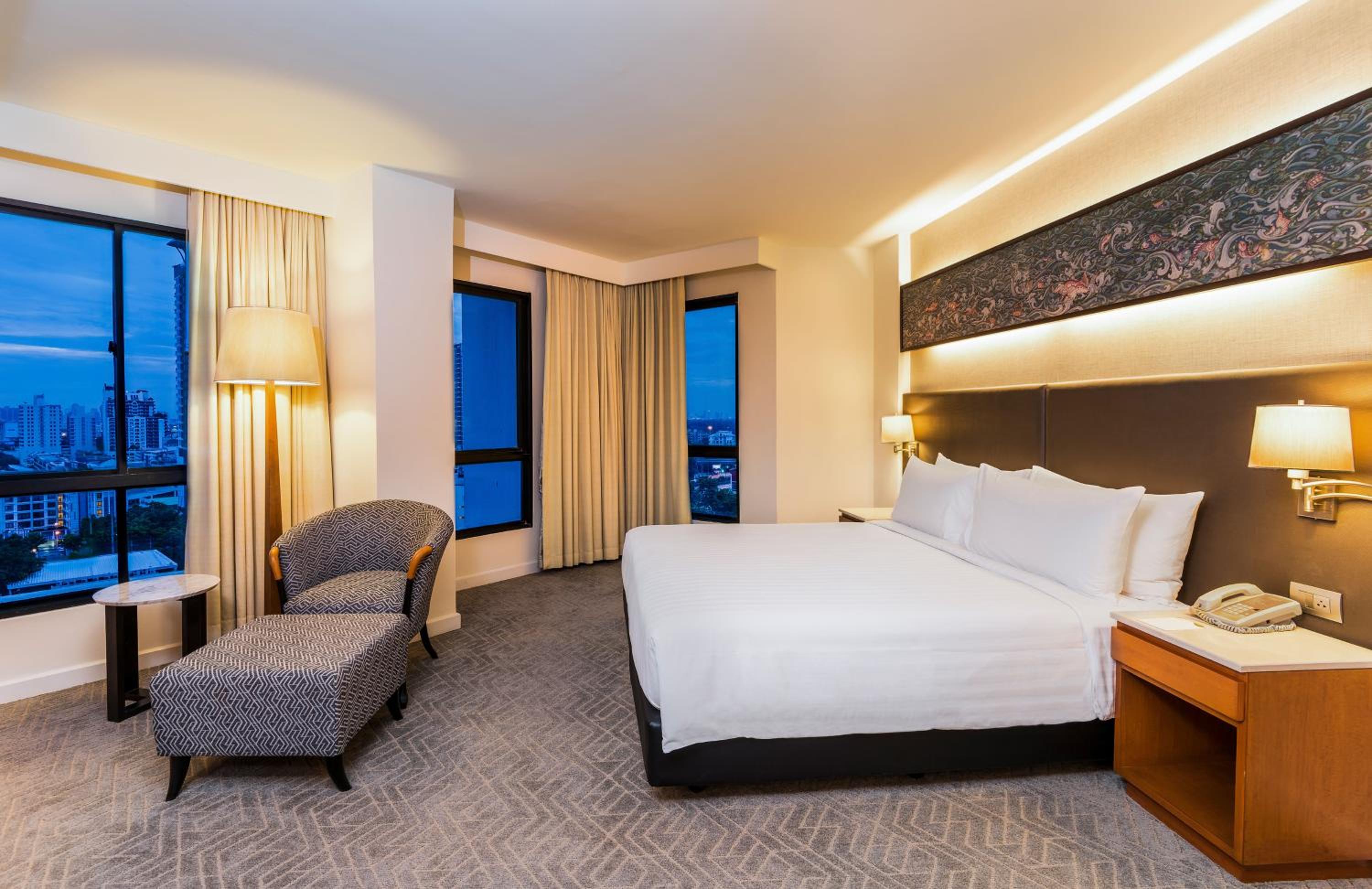 Grand Deluxe Two-Bedroom King photo 3