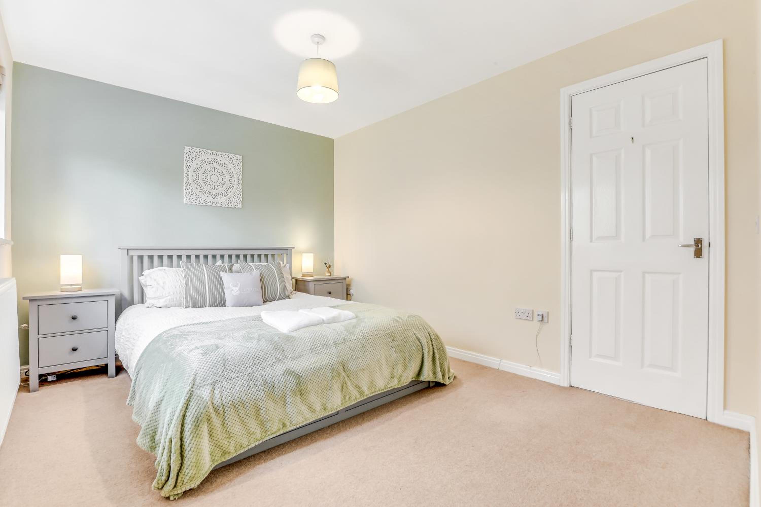 Three-Bedroom House photo 2
