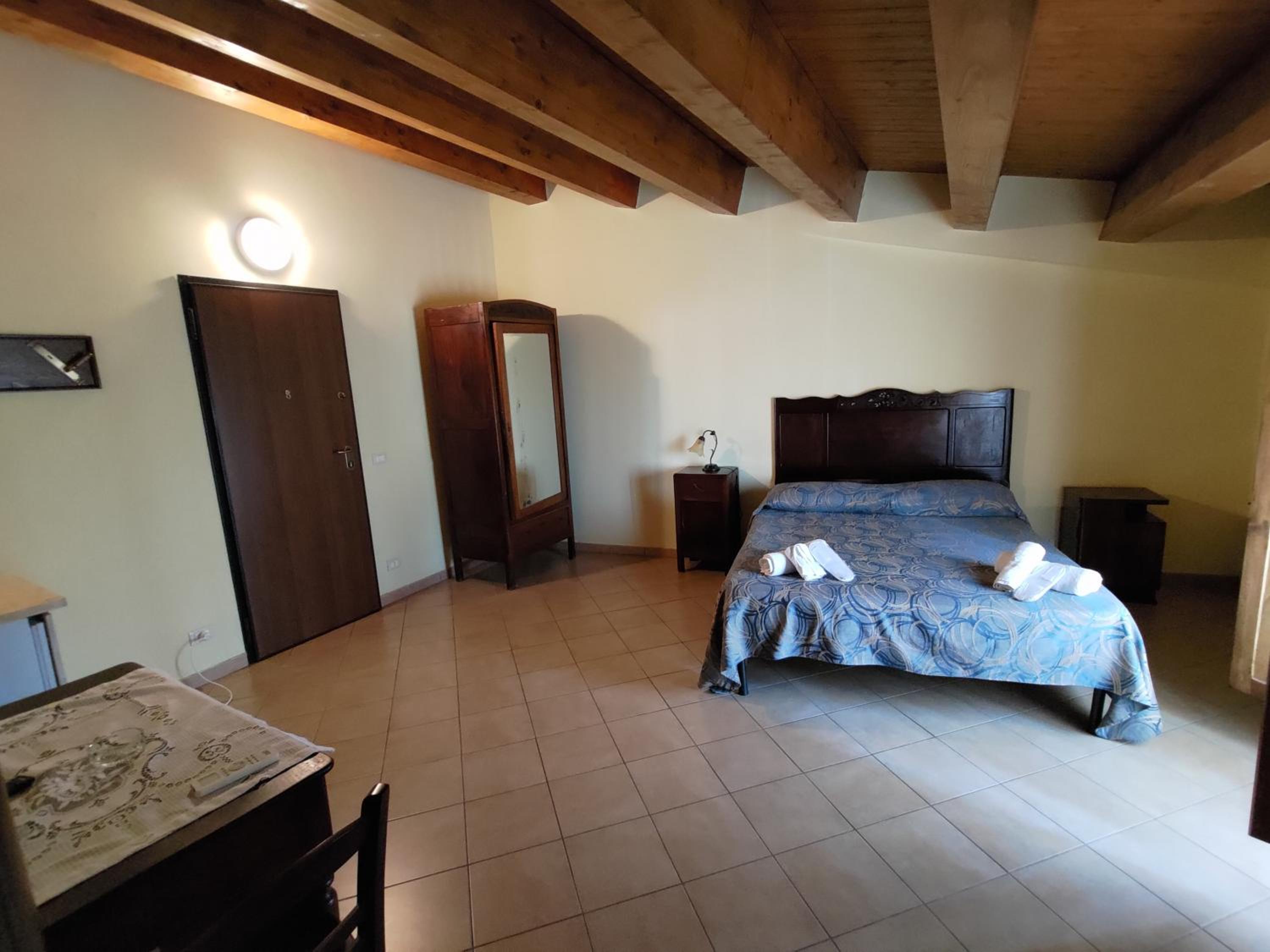 Large Double Room photo 3
