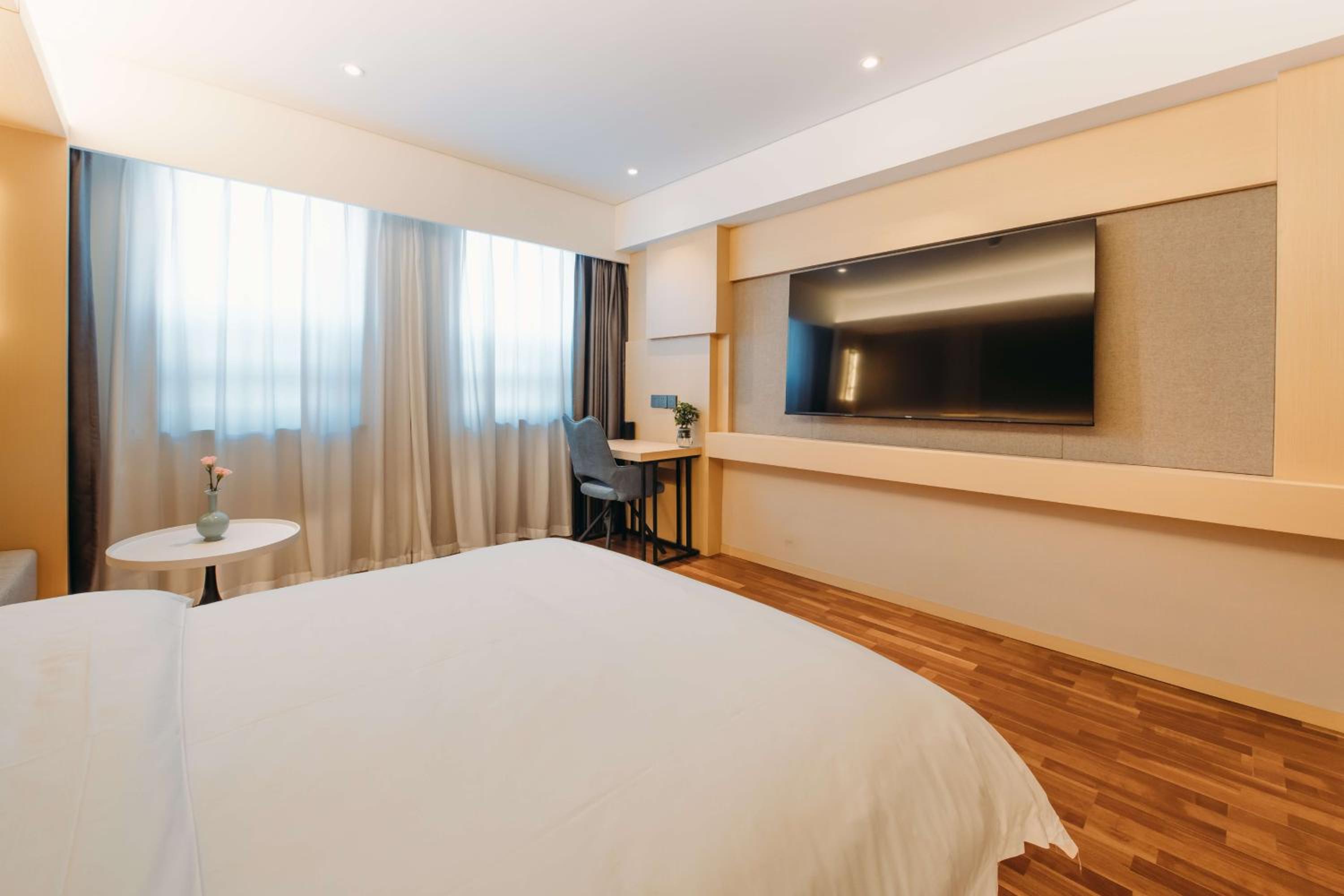 Deluxe Queen Room