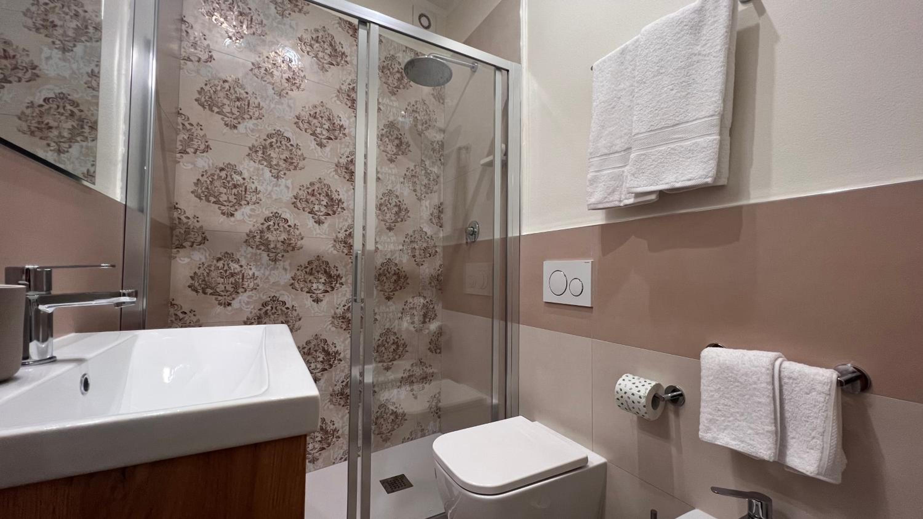 Double or Twin Room - Photo 4