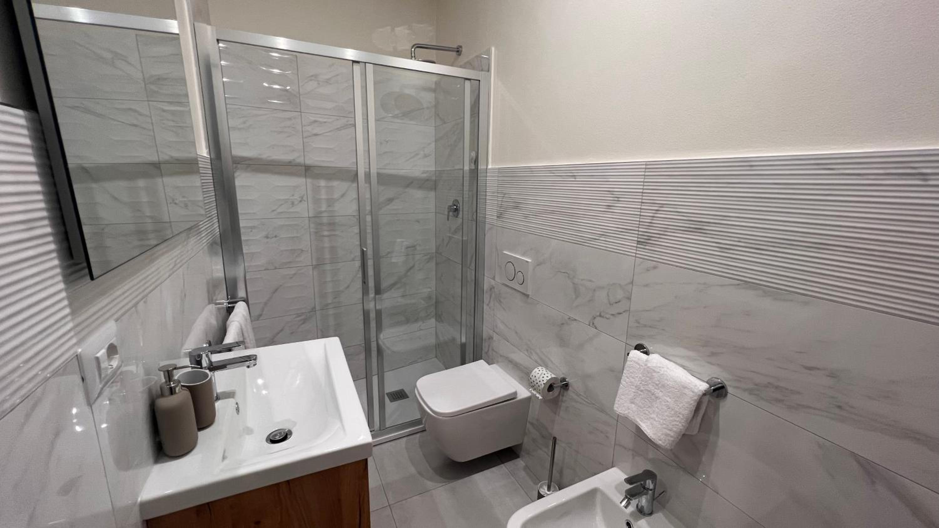 Double or Twin Room - Photo 7