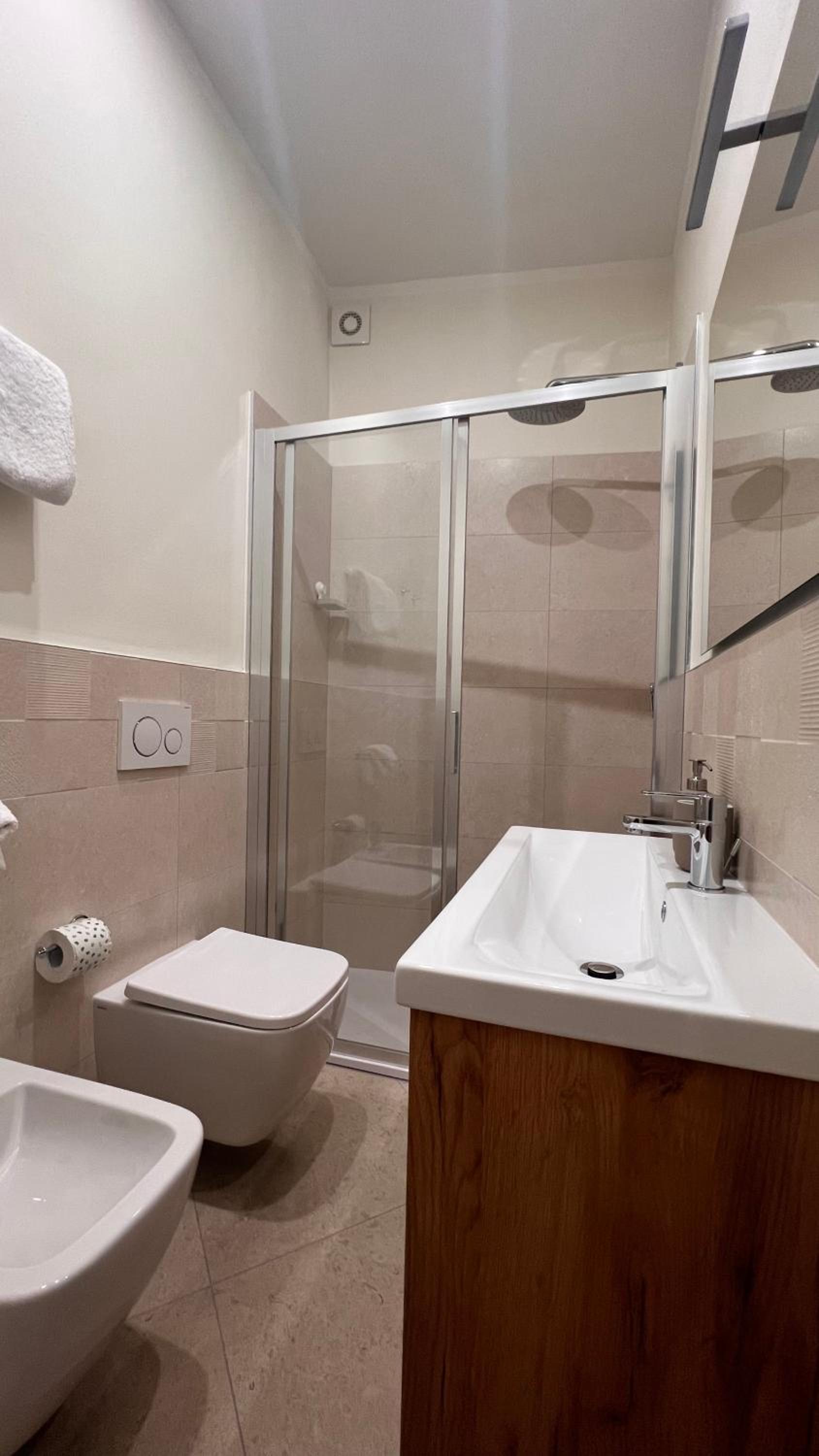 Double or Twin Room - Photo 9